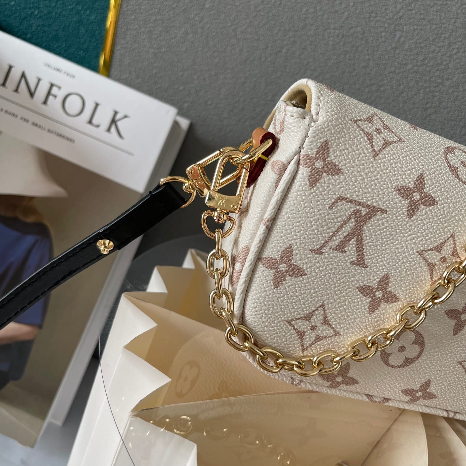 Louis Vuitton Wallet On Chain Ivy Monogram Canvas Dune 23Cm M83091