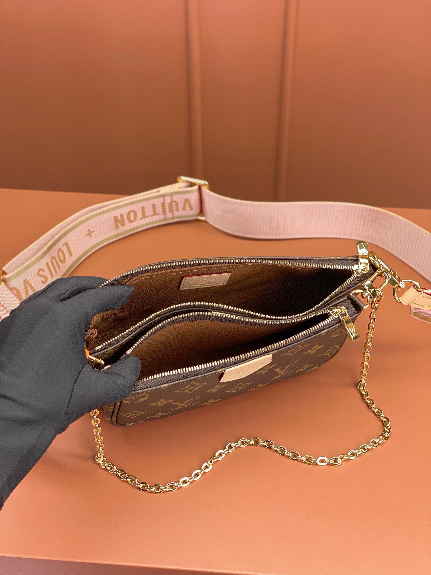 Louis Vuitton Multi Pochette Accessoires Pink 24Cm M44840