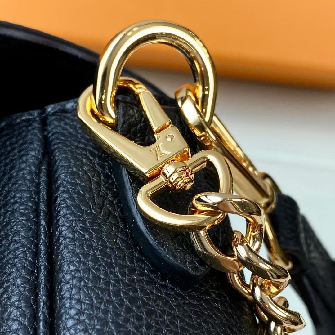 Louis Vuitton Lockme Tender 19Cm Black