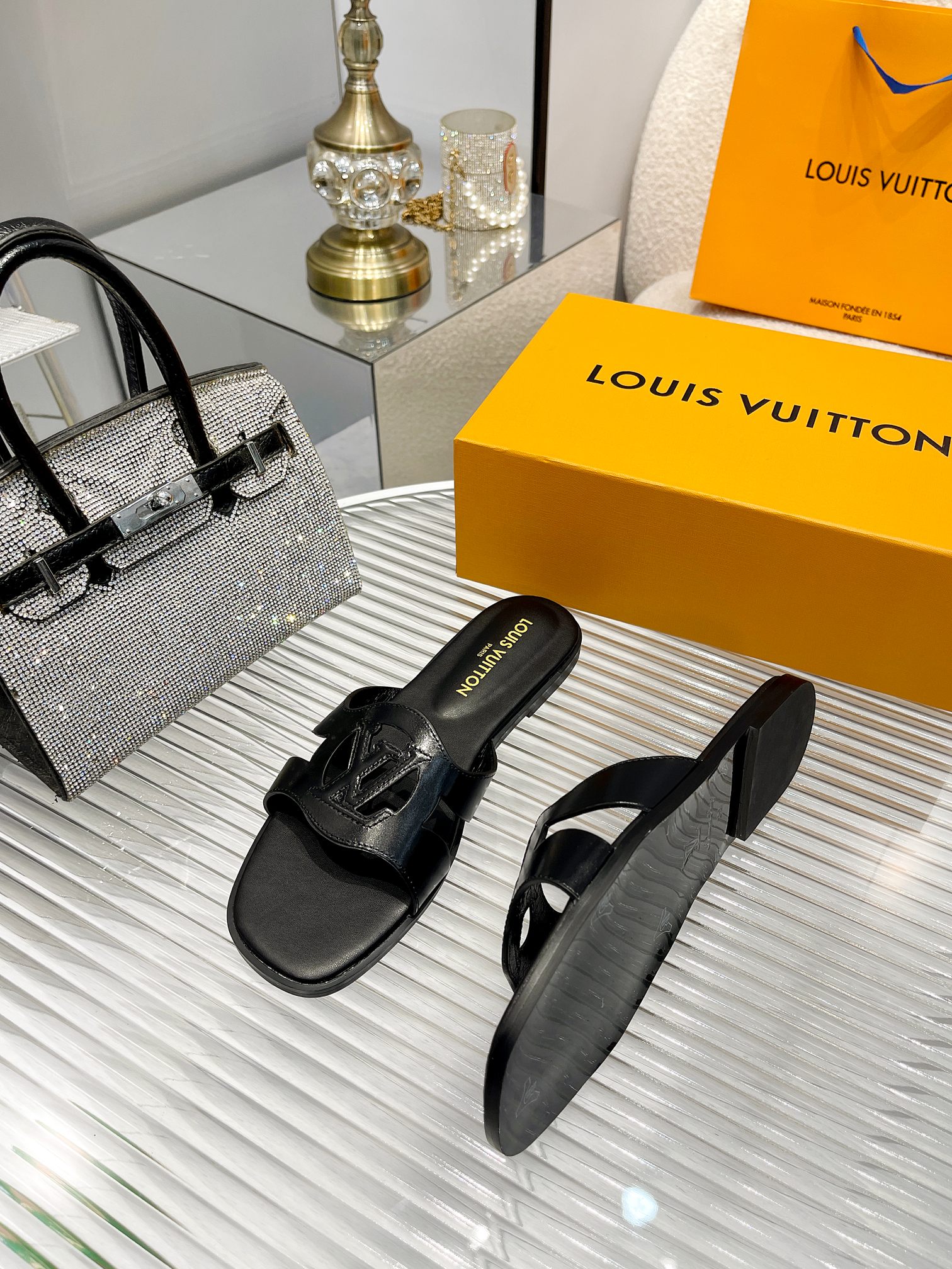 Louis Vuitton Lv Isola Flat Mule Black 1Abp0E