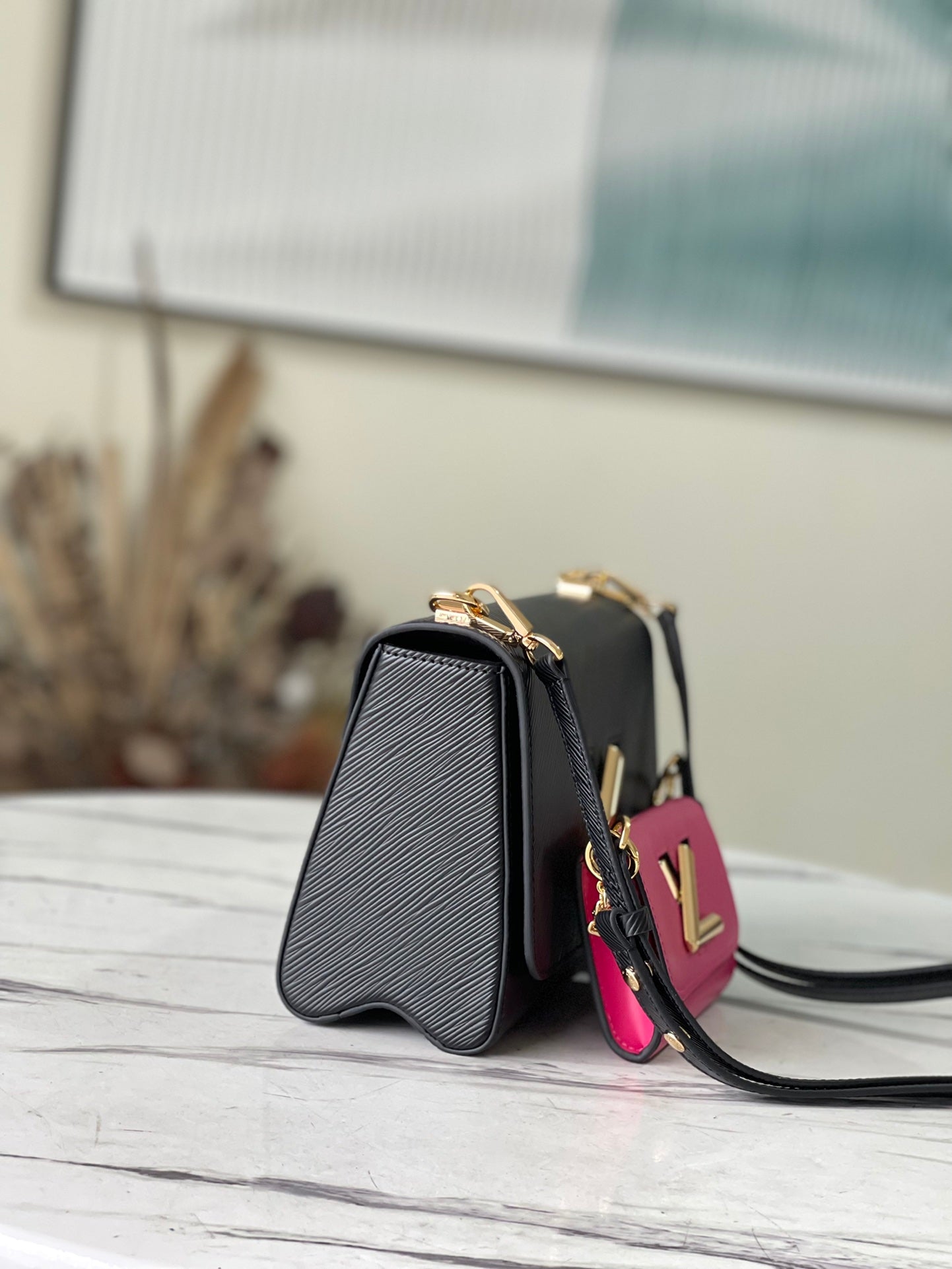 Louis Vuitton Twist Mm 23Cm Black And Pink