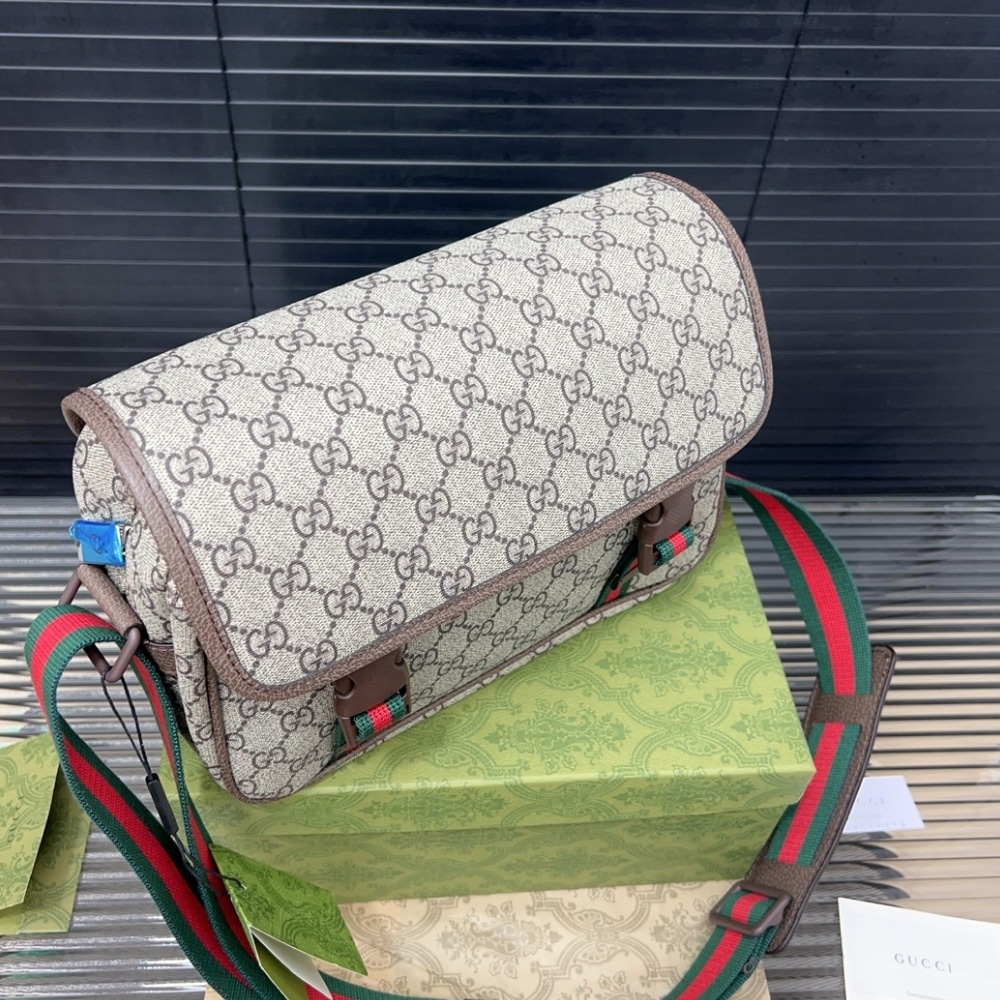 Gucci Gg Supreme Canvas Small Messenger Bag Beige Ebony 23Cm