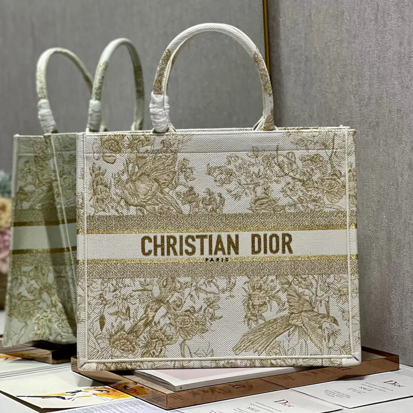 CD Golden Magpie Book Tote 42cm Bag Canvas 336588