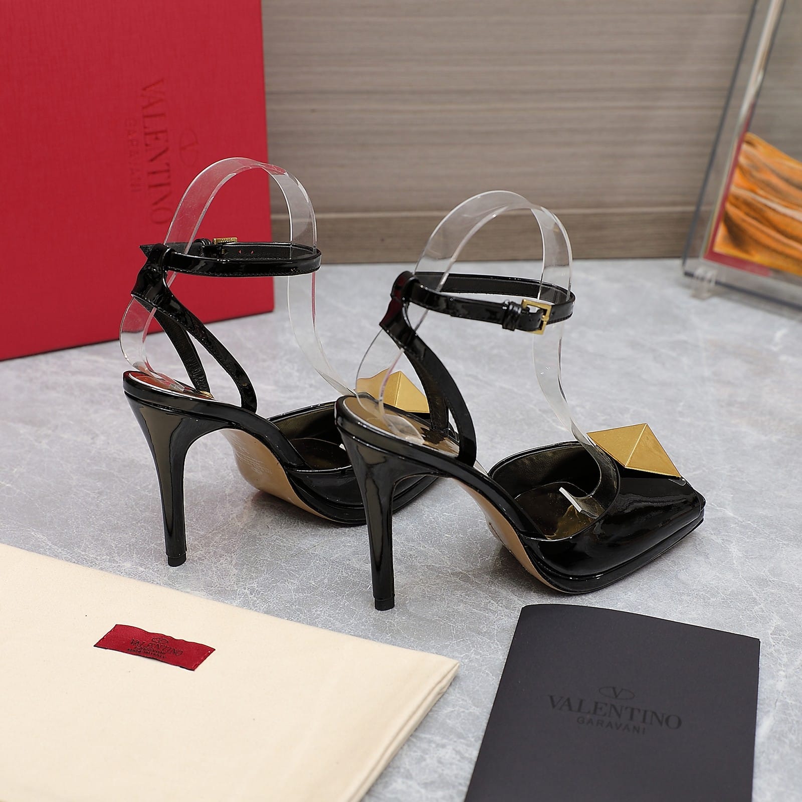 Valentino Garavani Roman Gold Stud Block Pump Black
