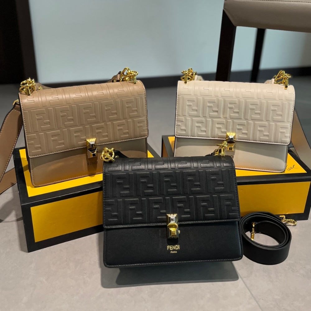 Fendi Logo Embossed Kan I White 24Cm