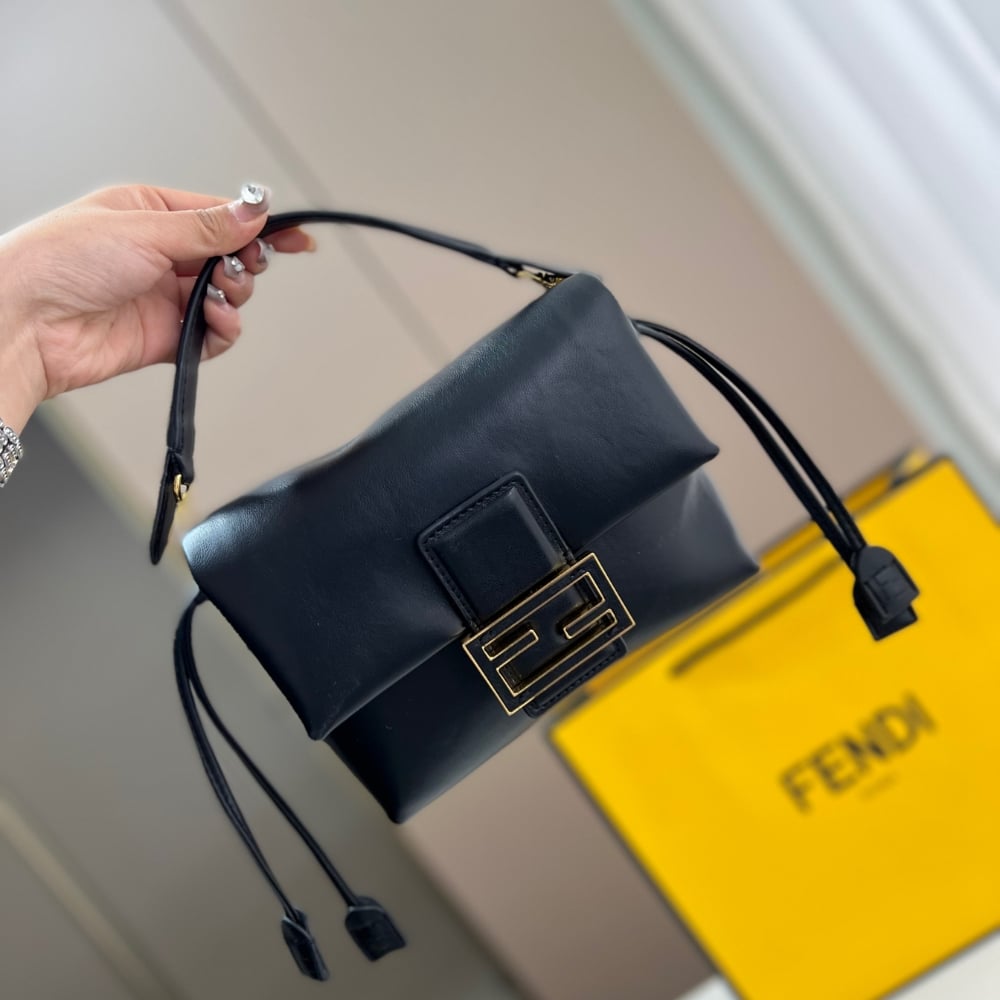 Fendi Mamma Baguette Small Black 18Cm 8Bs105Abvef0Kur