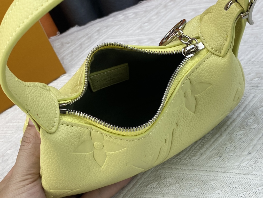 Louis Vuitton Mini Moon Green 20Cm M82425