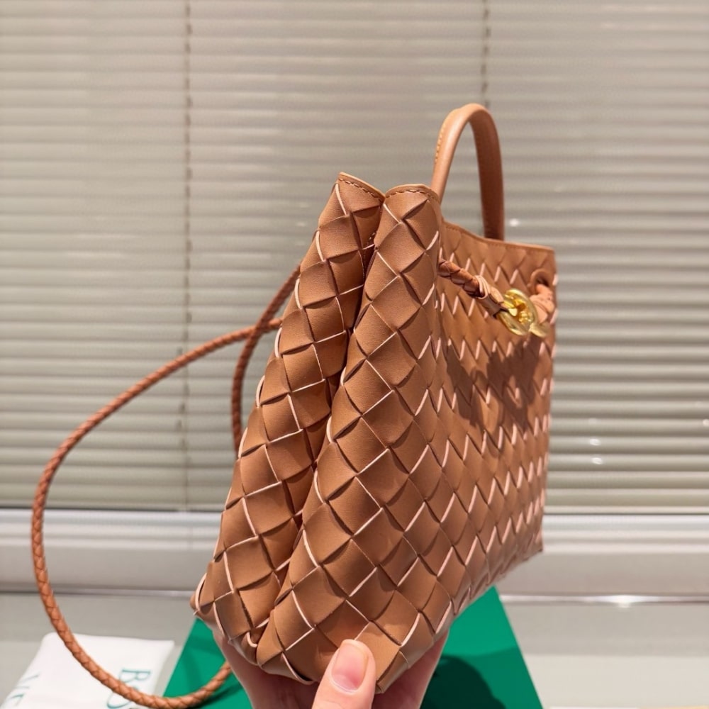 Bottega Veneta Small Andiamo Bag In Cognac 25Cm