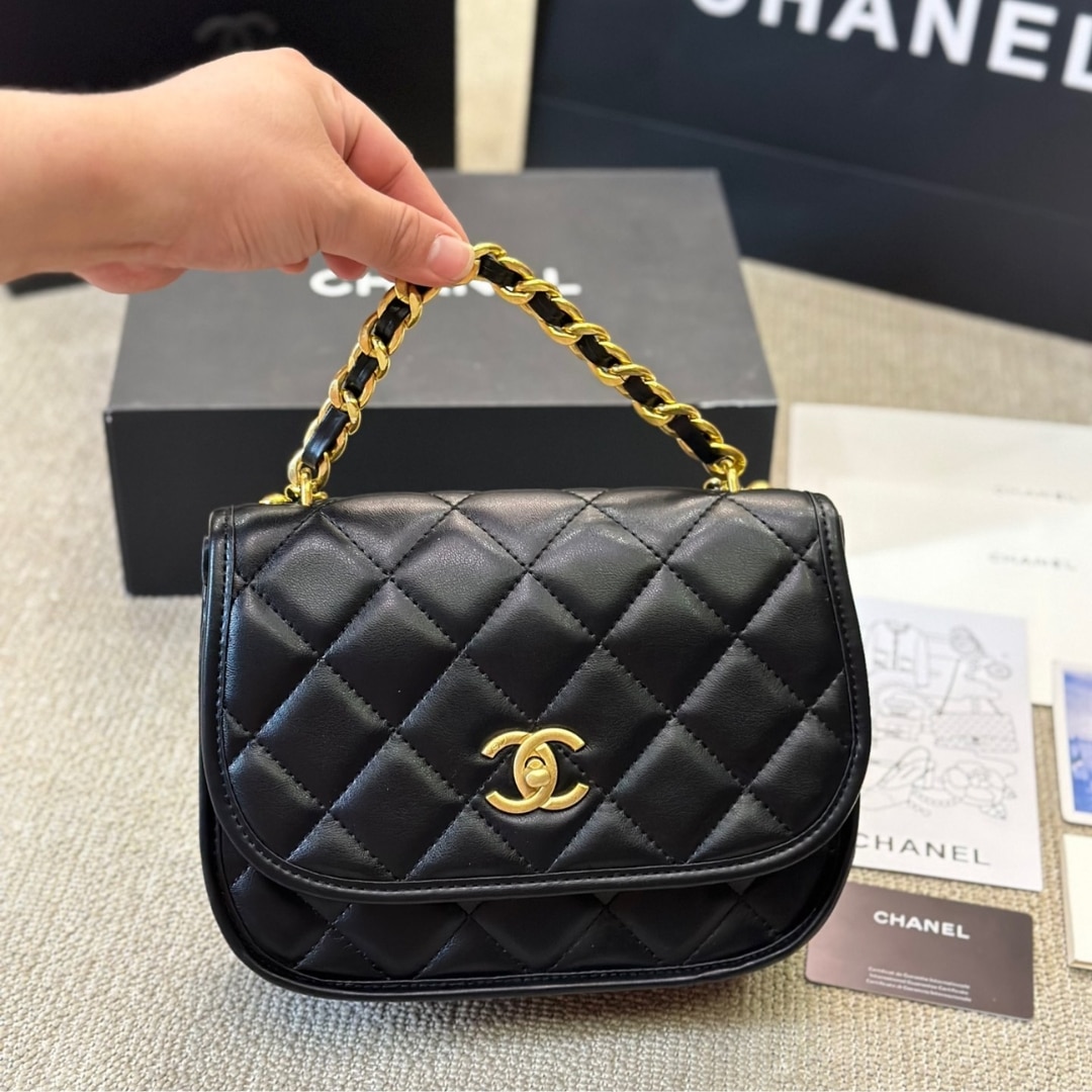 Chanel Crossbody Bag Leather And Gold Tone Metal Black 23Cm As4845 B16235 94305
