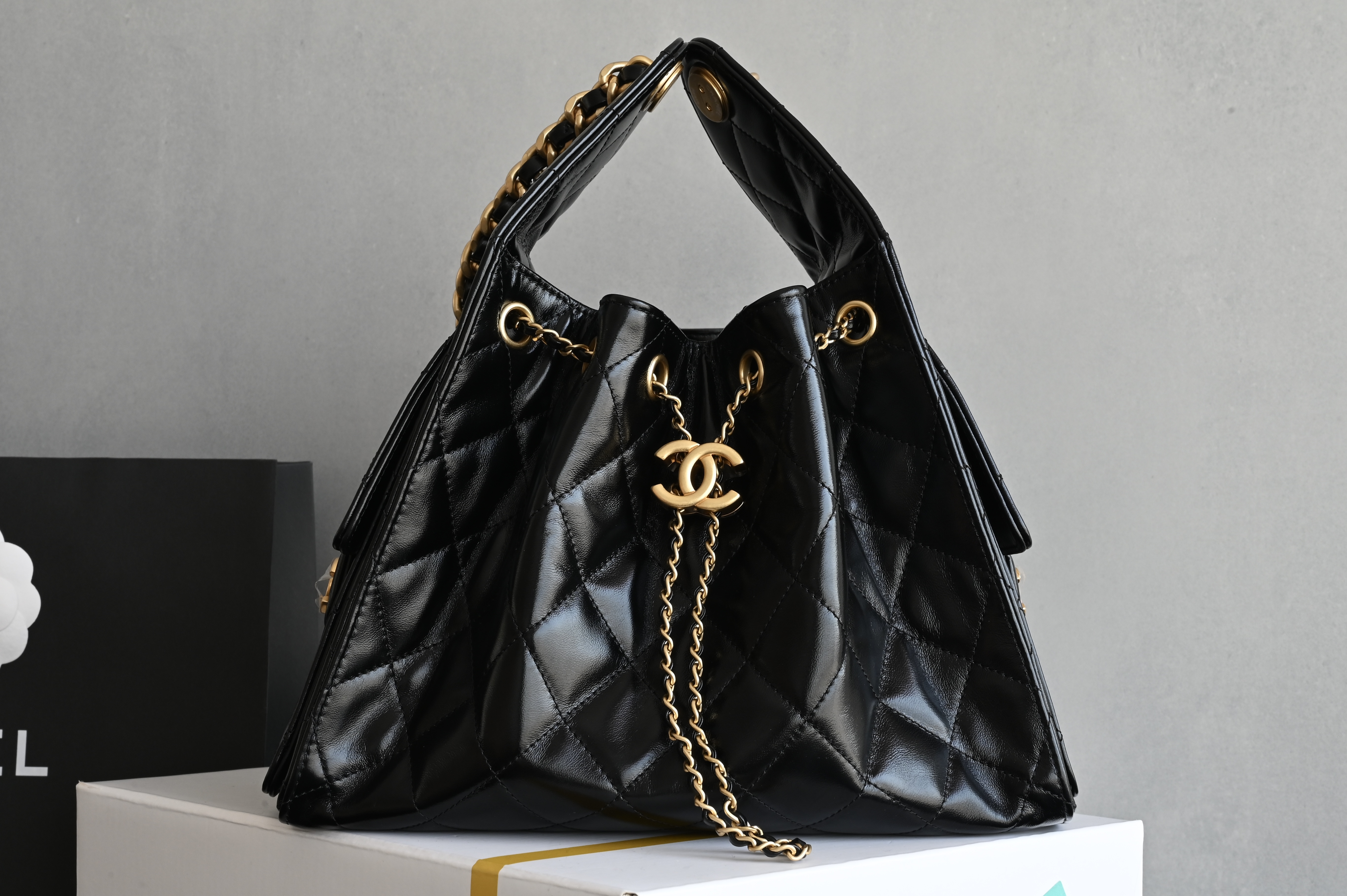 Chain Decor Hobo Bag（Noir）