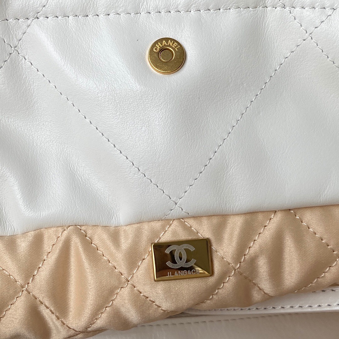 Chanel 22 Handbag White 42Cm As3261