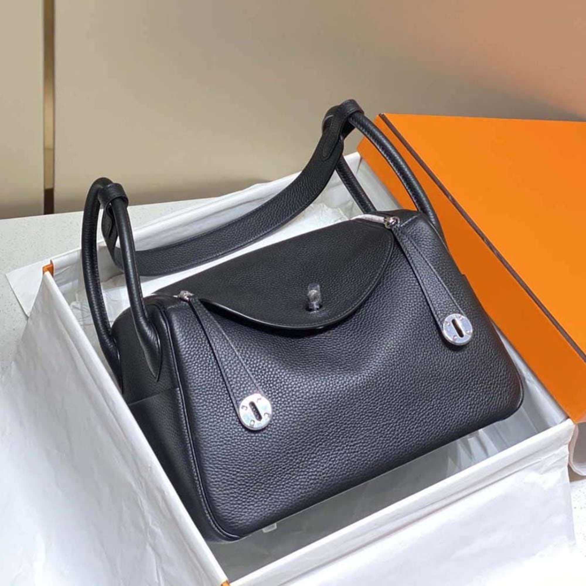 Hermes Women Lindy 26cm Clemence Leather-Black