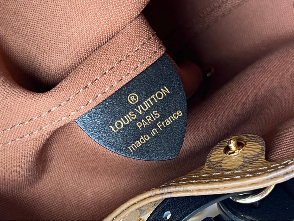 Louis Vuitton Atlantis BB in Gold 17cm/6.7in