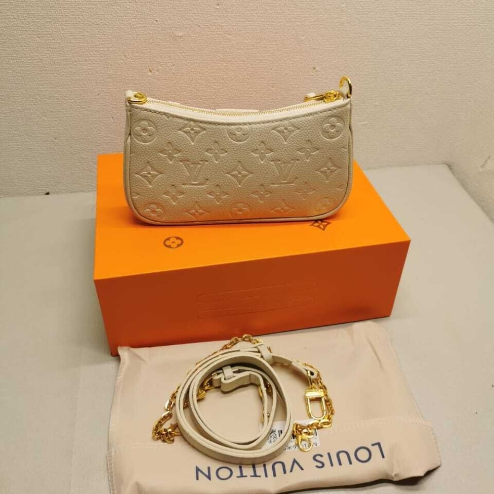 Louis Vuitton Easy Pouch On Strap Cream 19Cm M81066