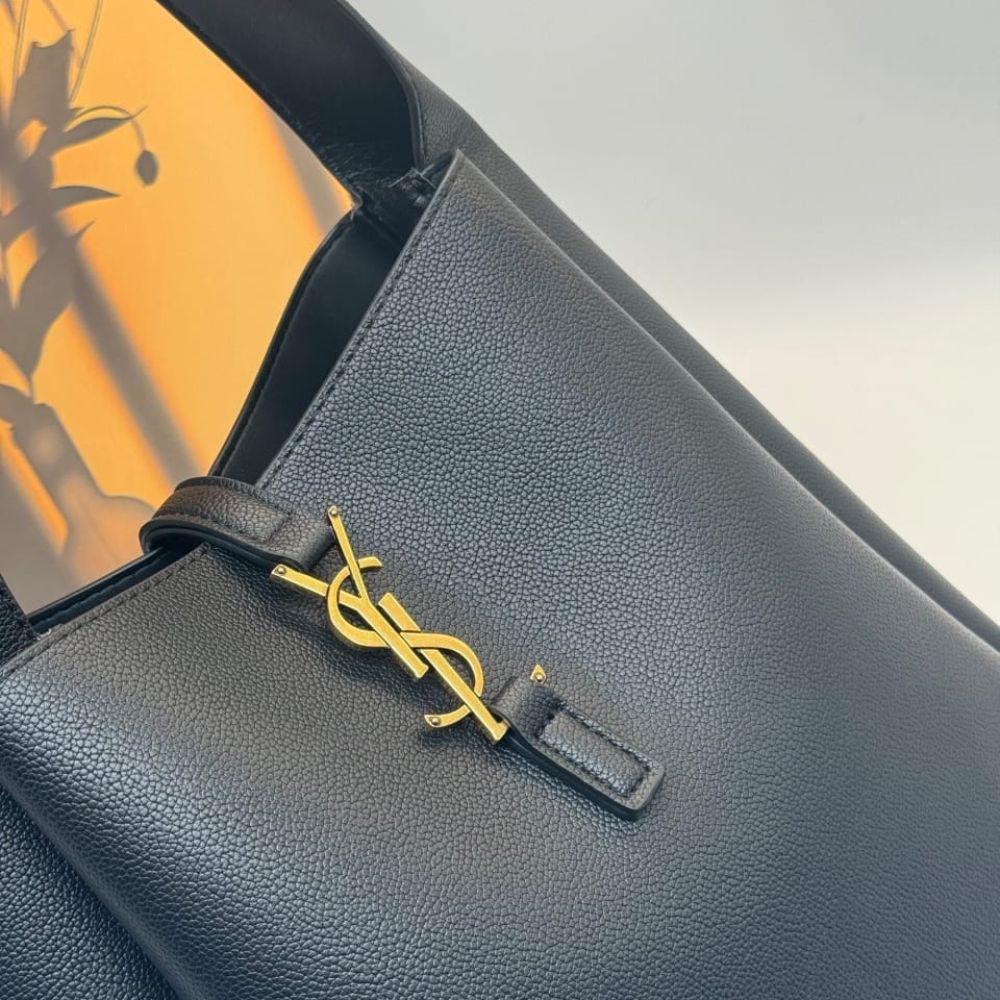 Saint Laurent Le 5 À 7 Supple Large In Grained Leather Black 31Cm 753837Aaauq1000