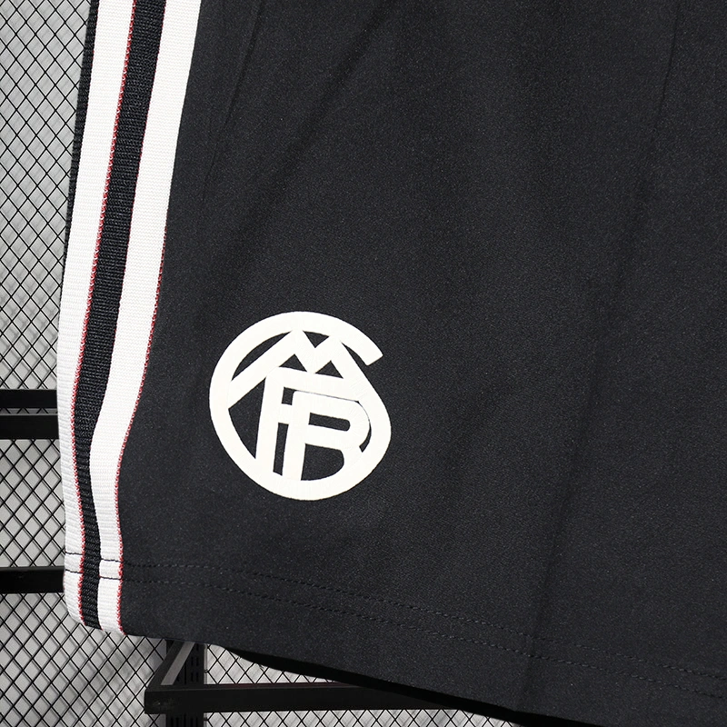 Player 2025-26 shorts Bayern Munchen shorts