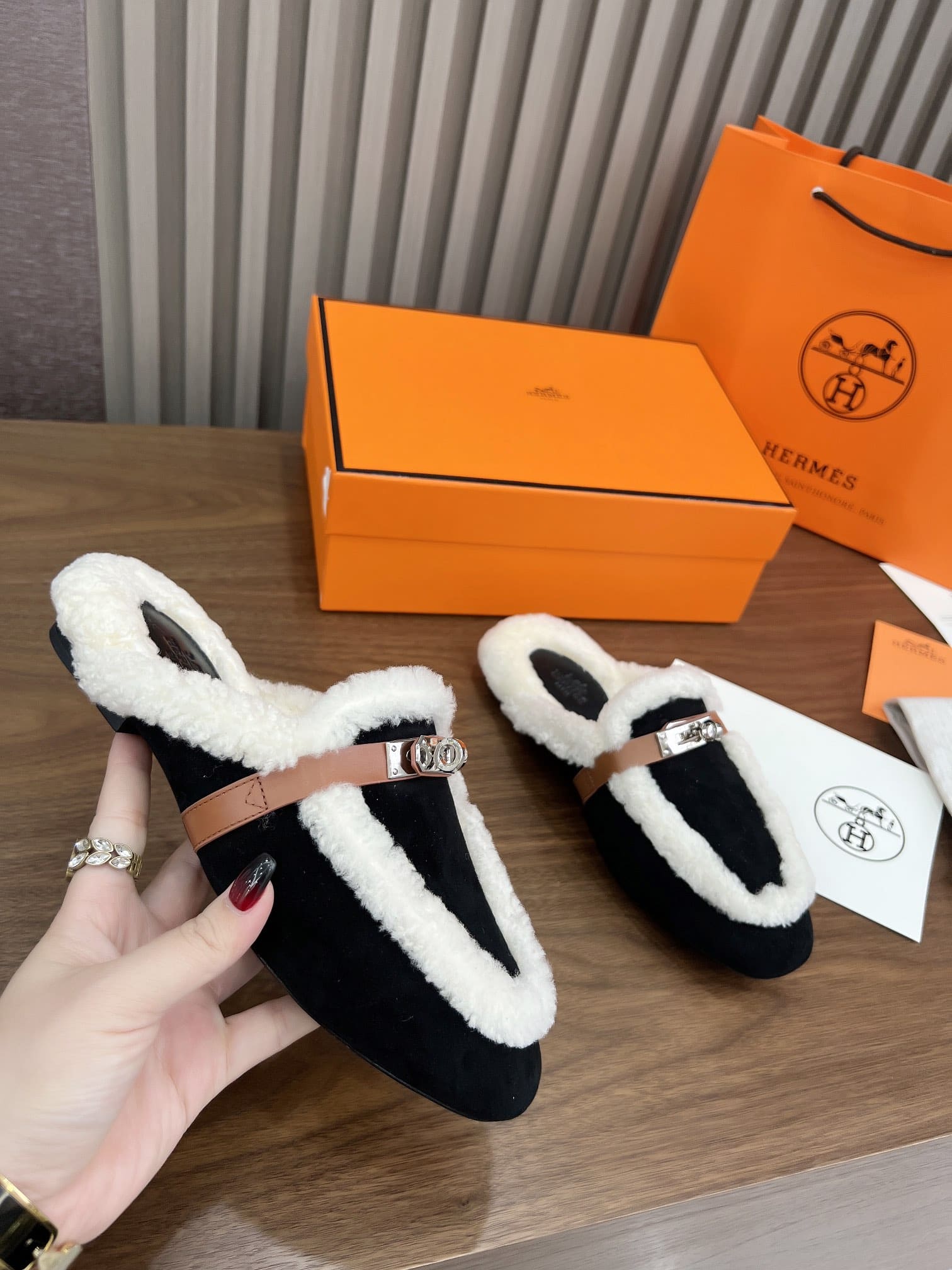 Hermes Oz Mule Shearling Black White