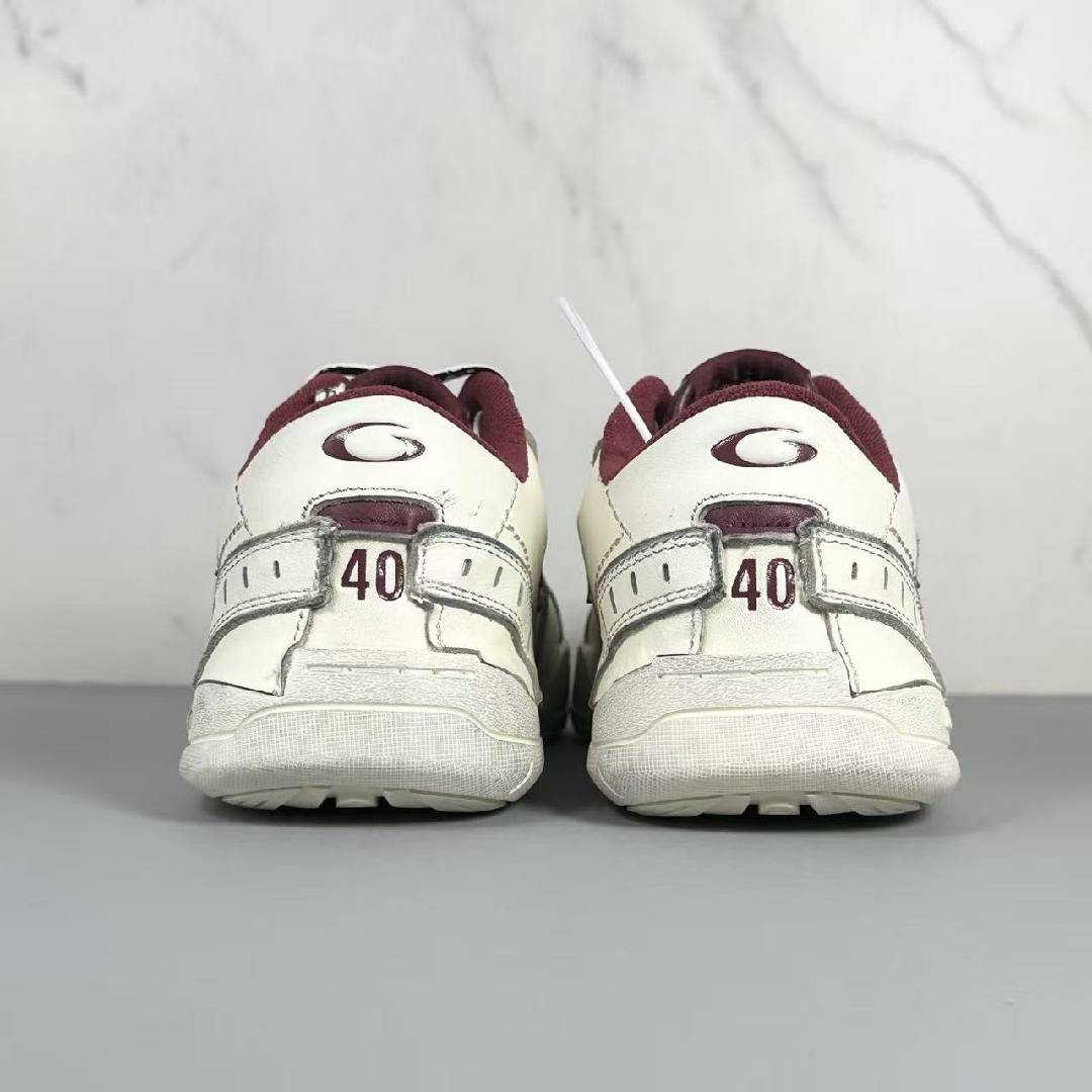 BALENCIAGA  Hamptons Worn-out Sneaker