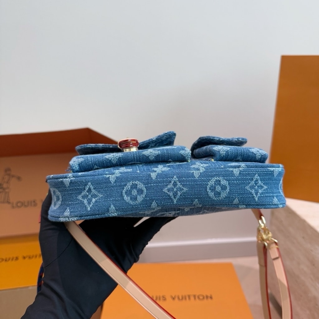 Louis Vuitton Pochette Accessoire Cargo Blue Denim 23cm M27602