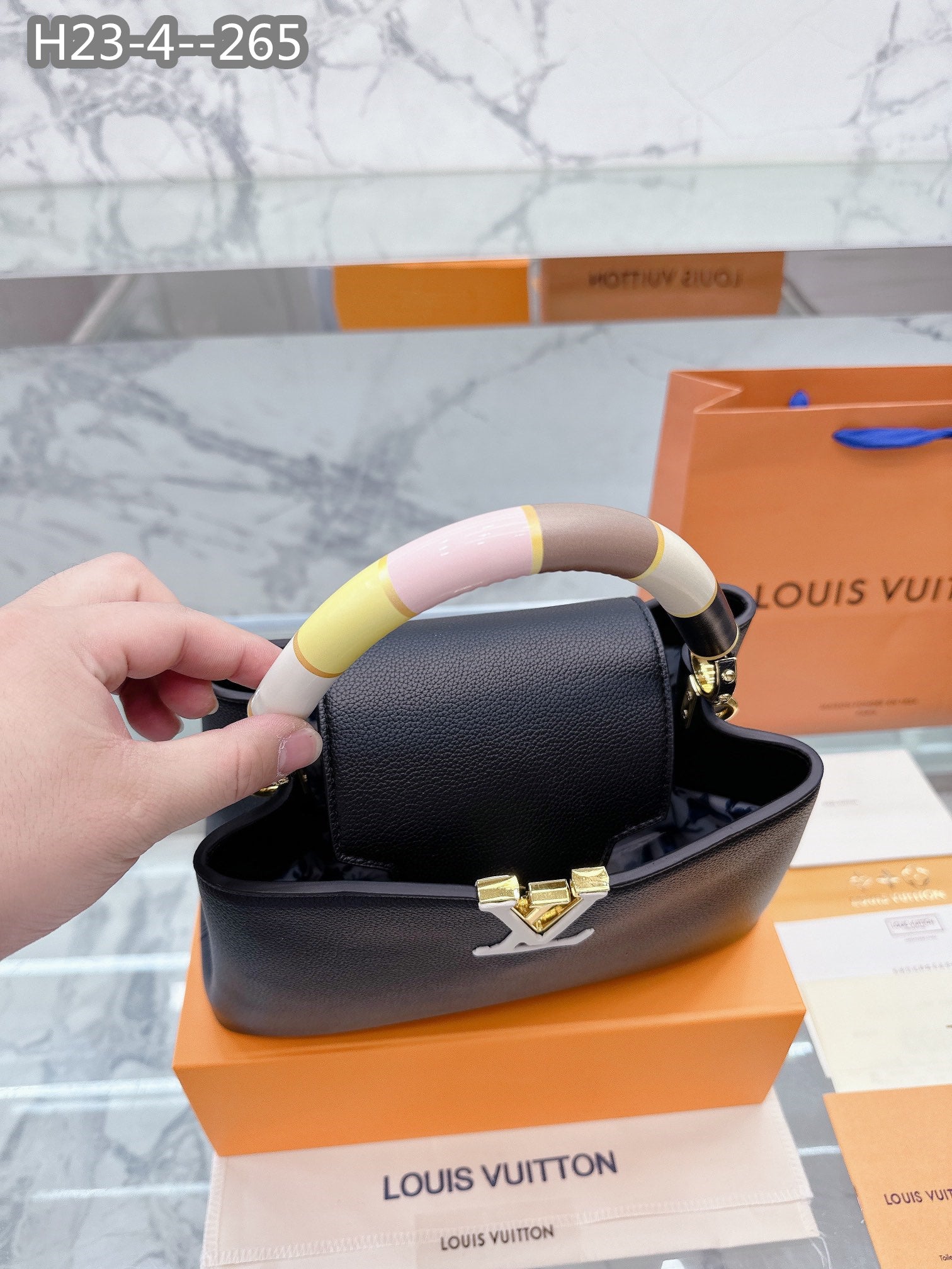 Louis Vuitton Capucines Black 27Cm M21920