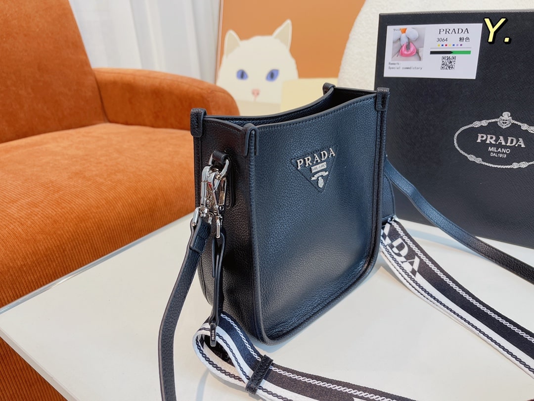Prada Leather Mini Shoulder Bag Black 20Cm
