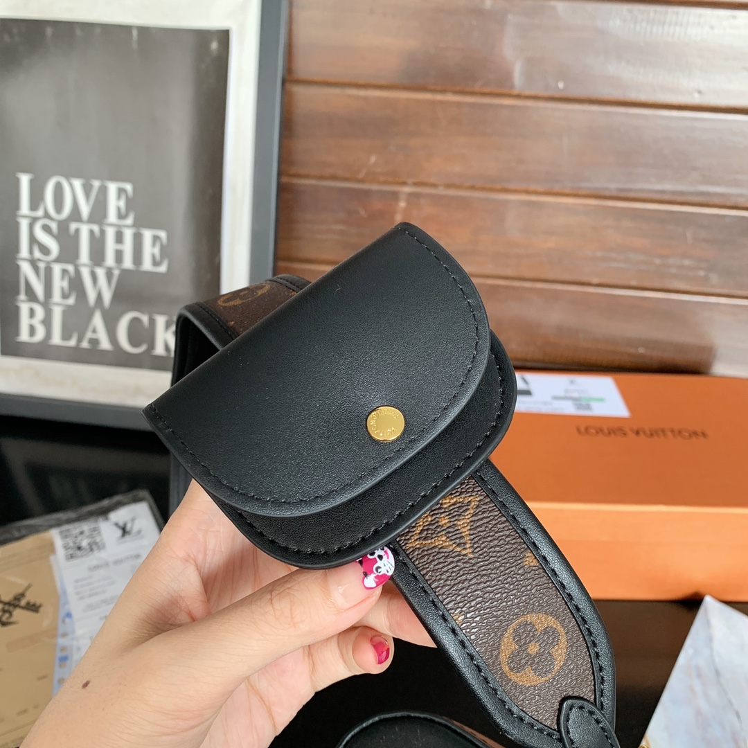 Louis Vuitton Officier Pouch With Strap Black 23Cm M69841