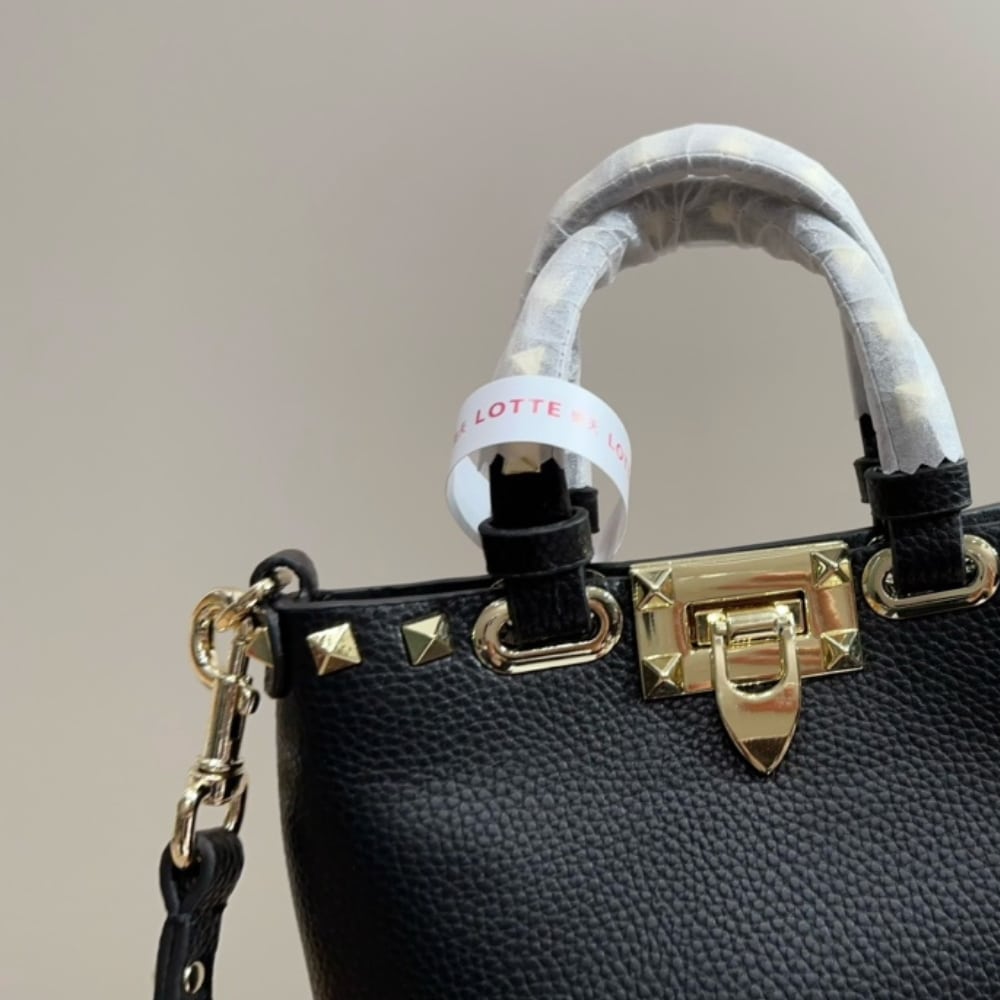 Valentino Rockstud Crossbody Pouch In Grainy Calfskin Black 16Cm 5W2P0W31Vsh 0No