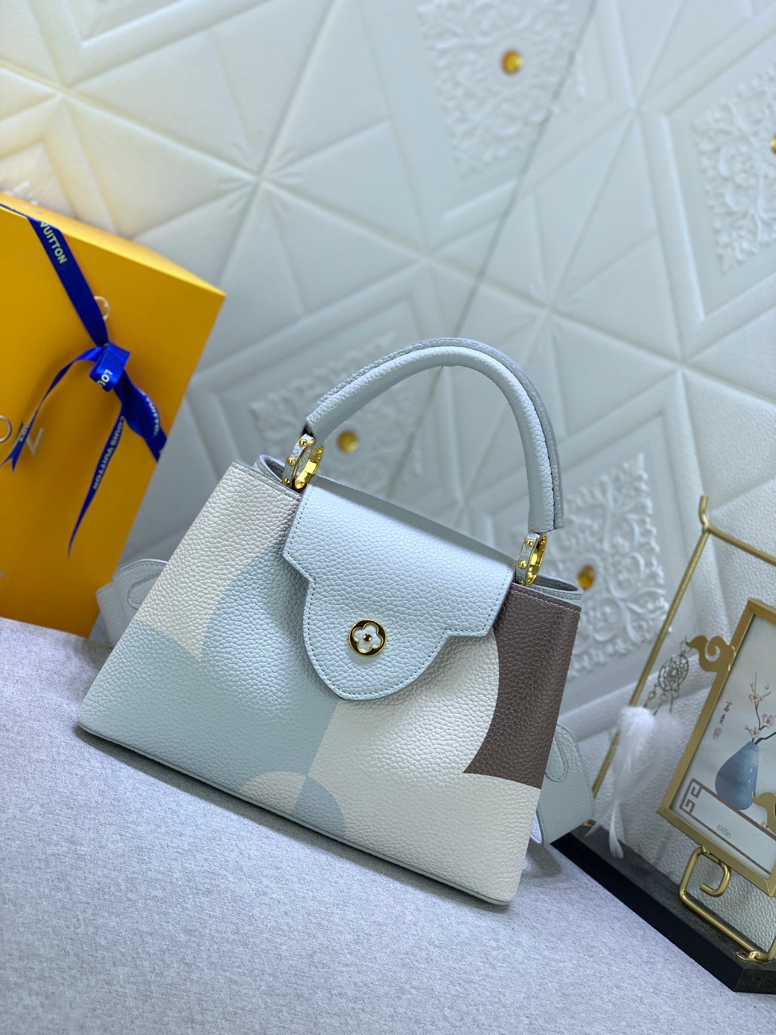 Louis Vuitton Capucines Ice Age White 27Cm