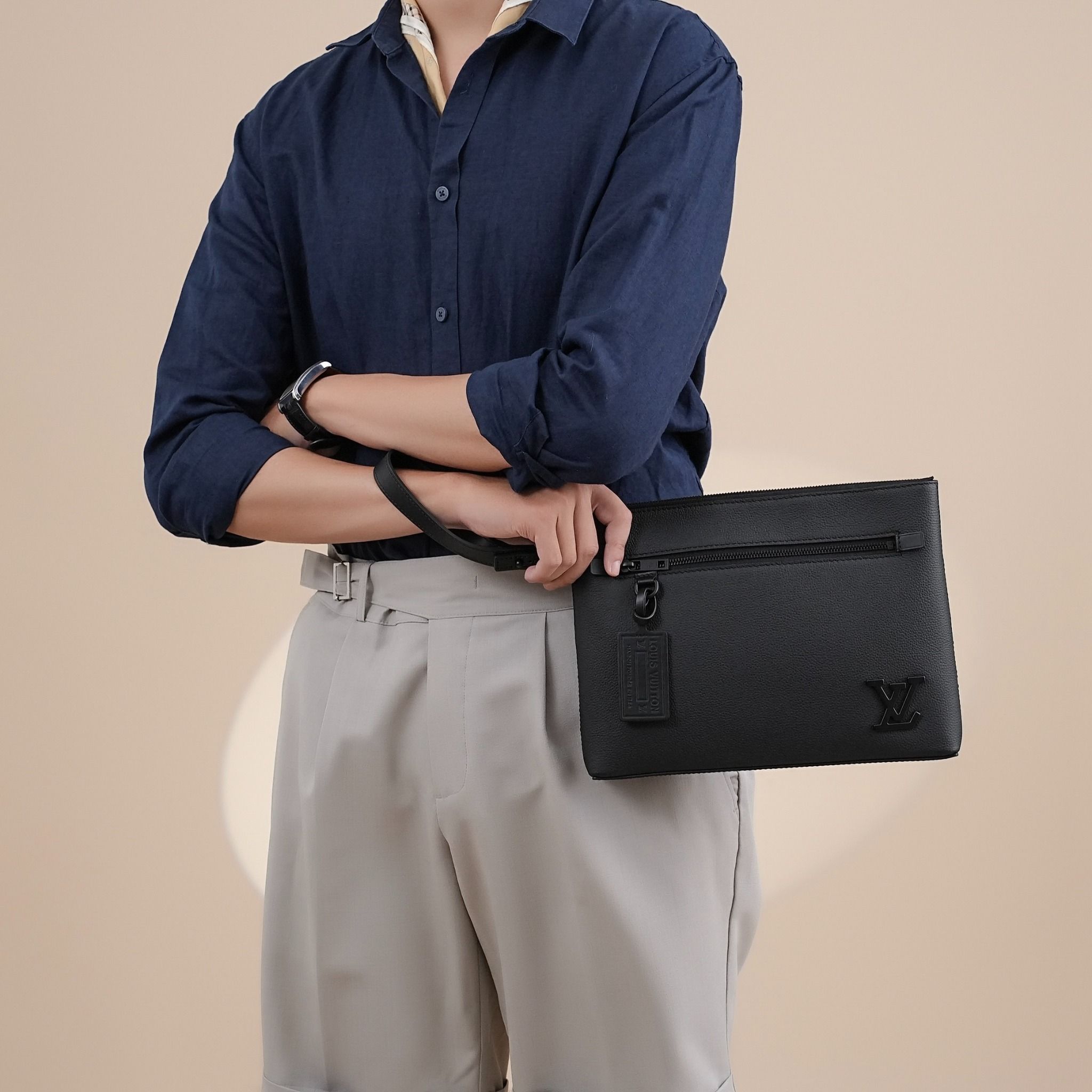 Louis Vuitton Takeoff Pouch Black 30Cm M69837