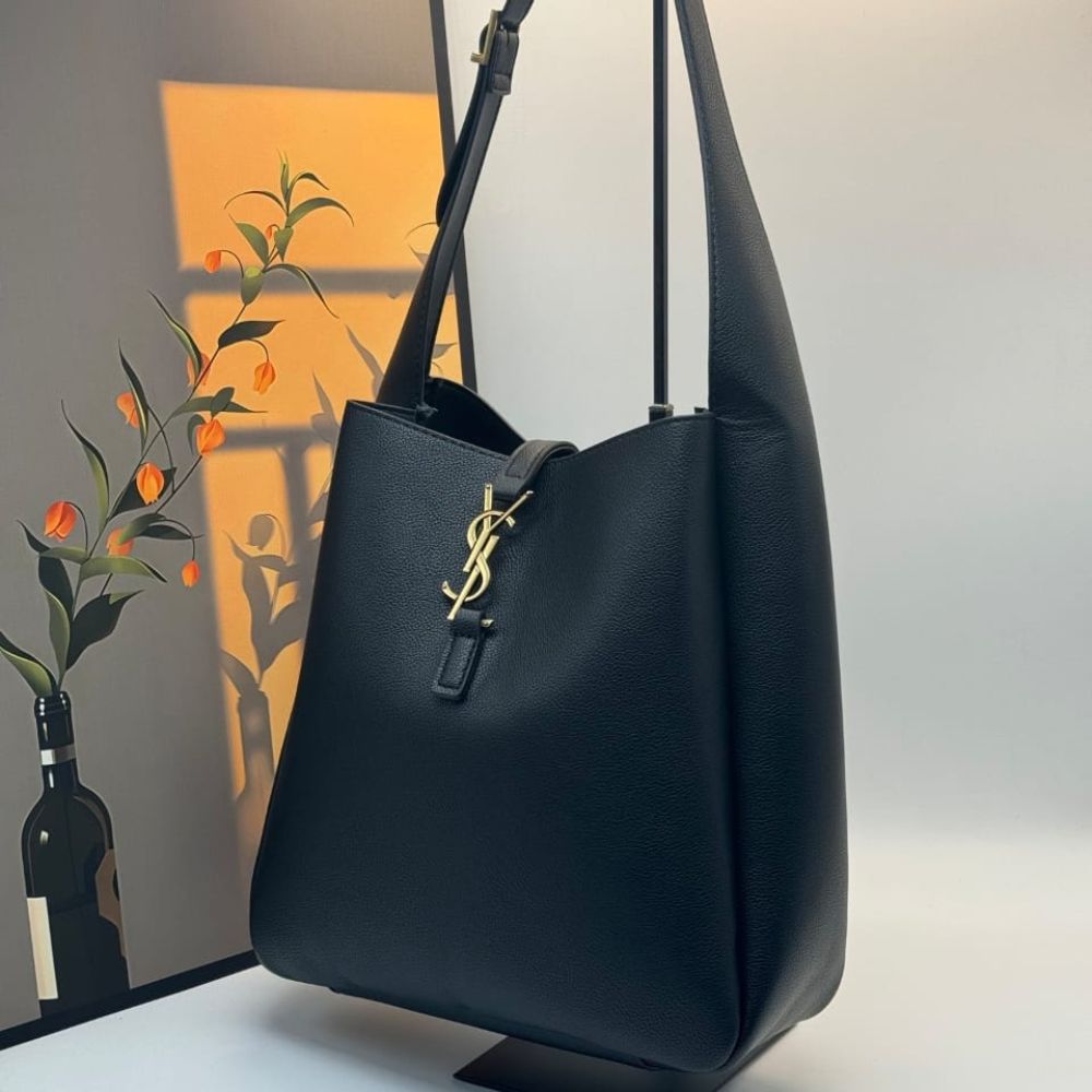 Saint Laurent Le 5 À 7 Supple Large In Grained Leather Black 31Cm 753837Aaauq1000
