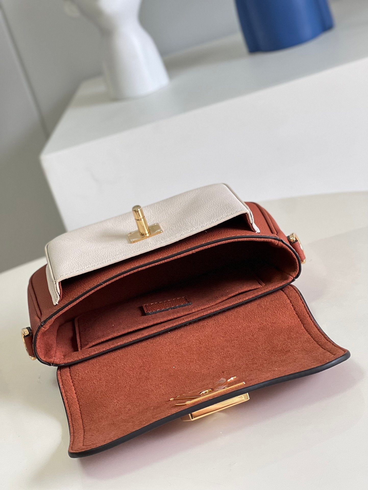 Louis Vuitton Lockme Tender 19Cm Chataigne Brown