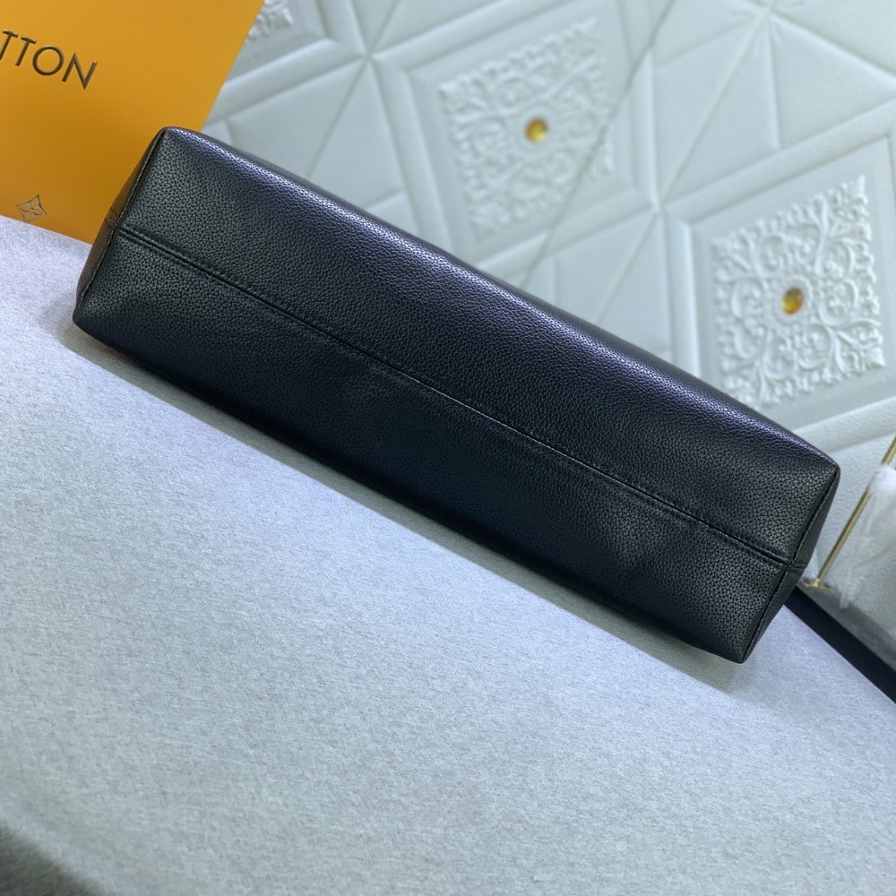 Louis Vuitton Pilot Tote Cowhide Leather Black 40Cm M24771