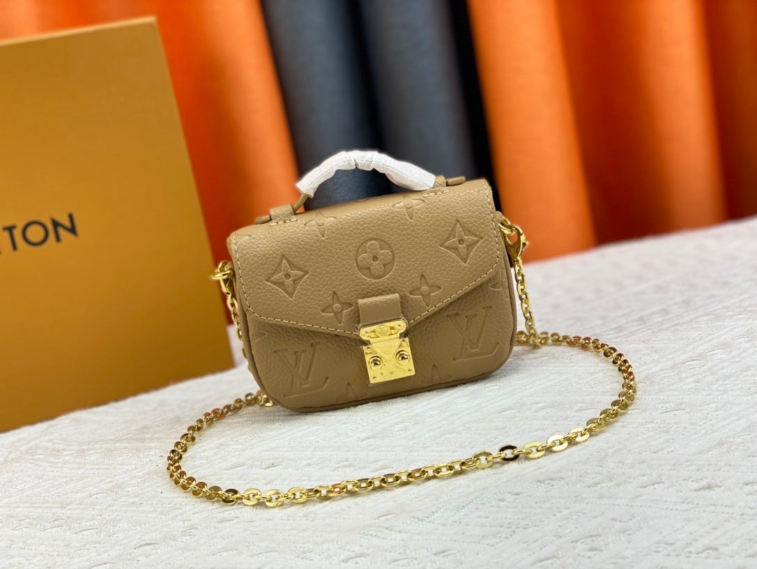 Louis Vuitton Micro Metis Beige Clair 14Cm