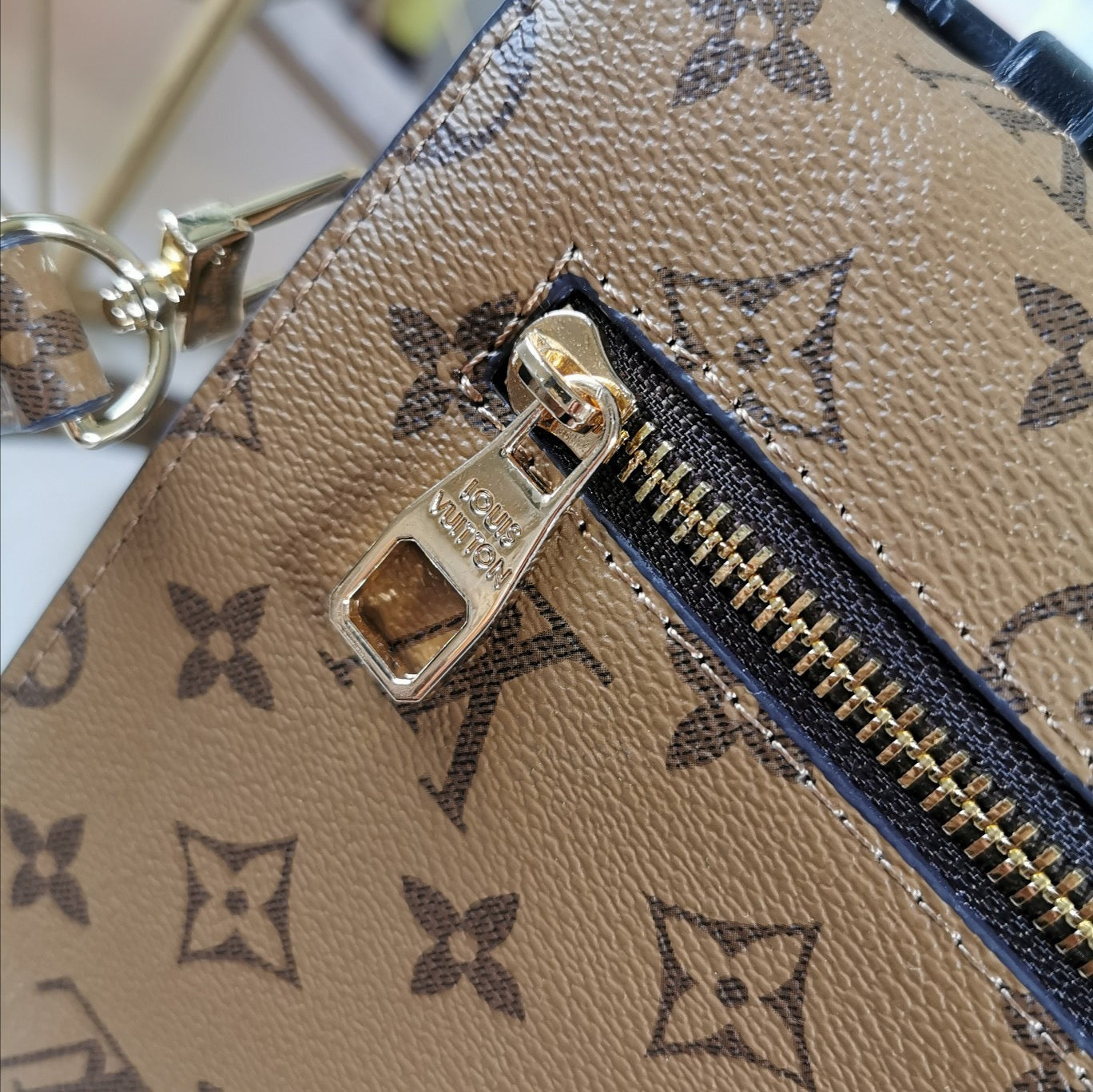 Louis Vuitton Pochette M Tis 27 Cm