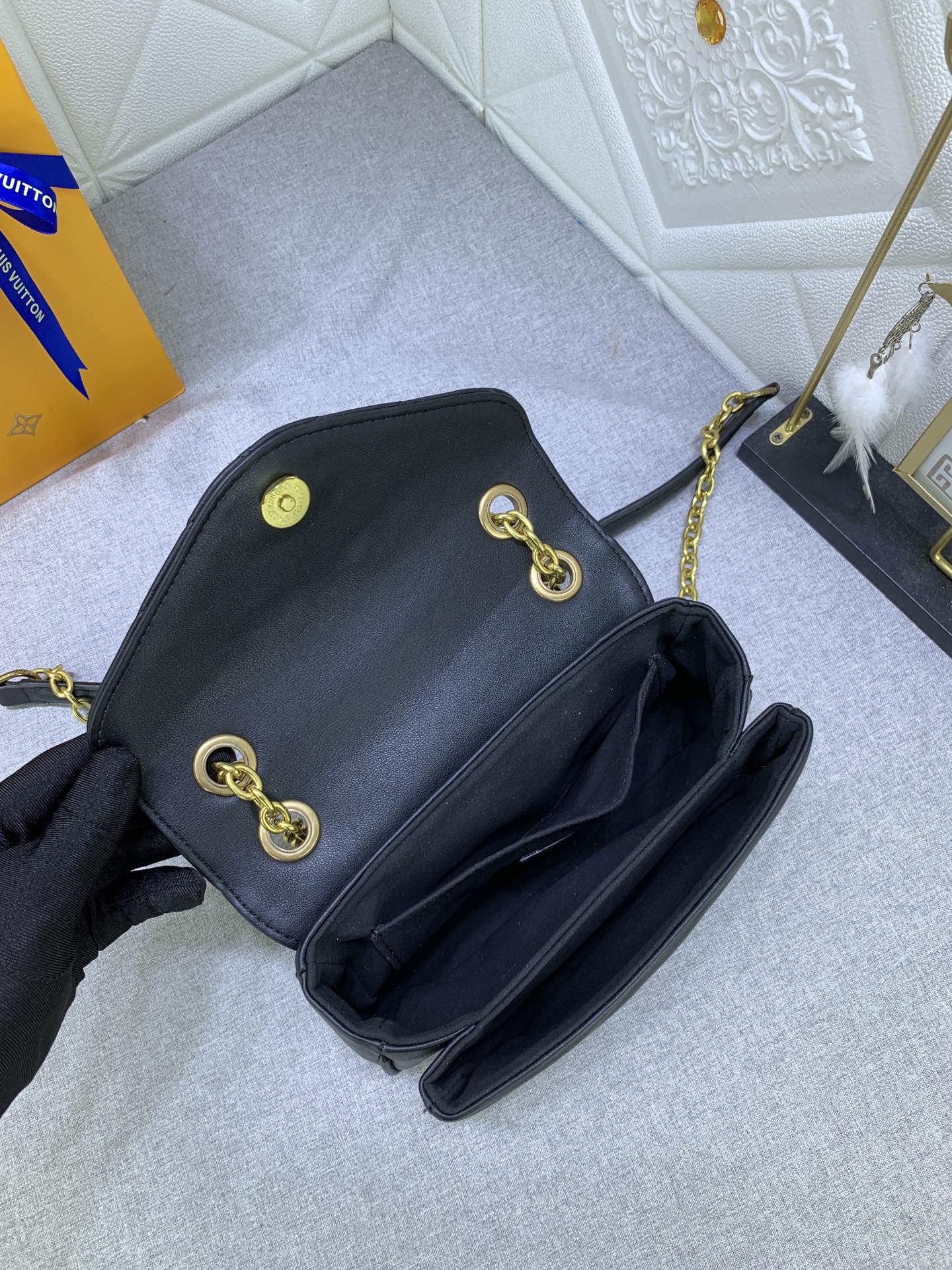 Louis Vuitton New Wave Chain Bag Black 21Cm