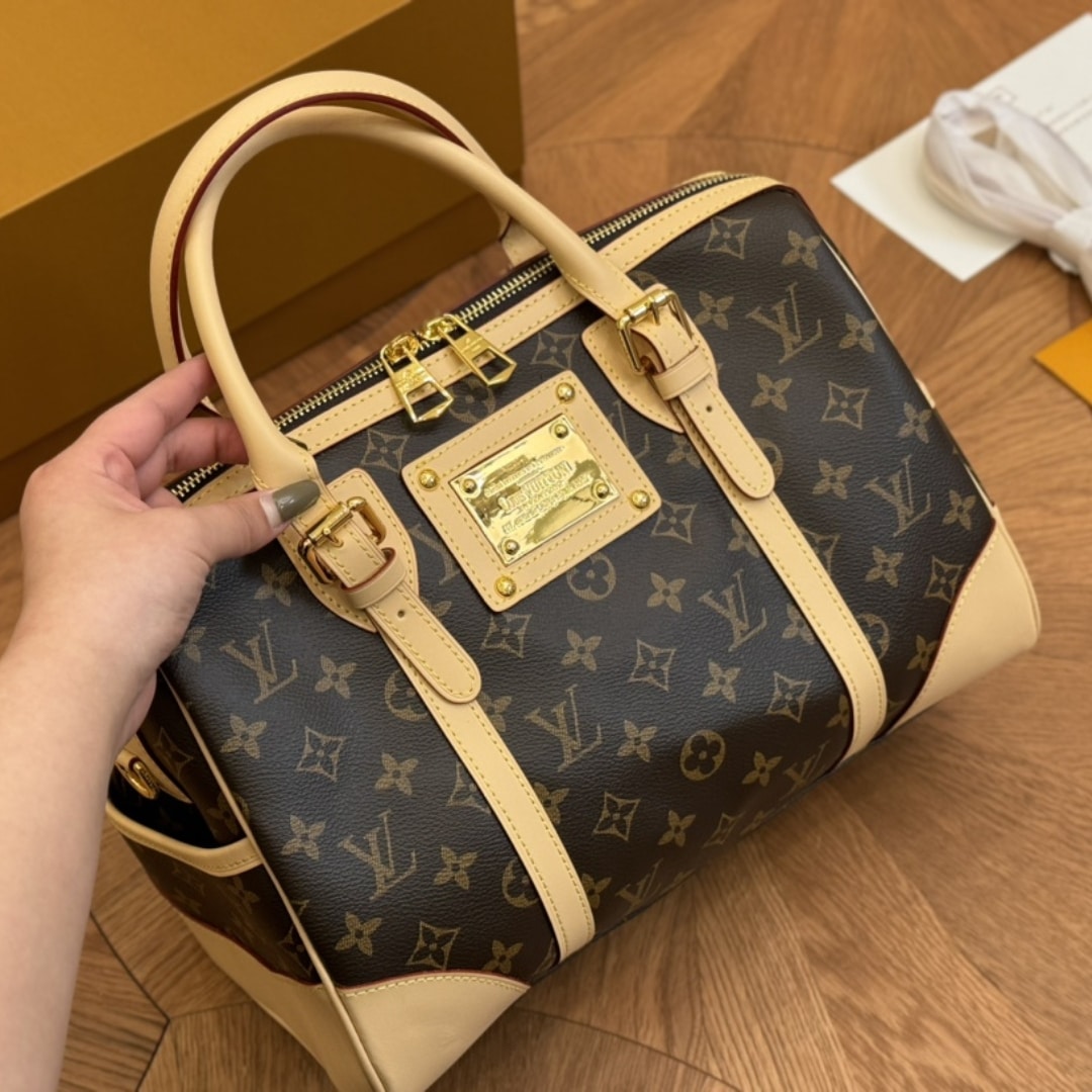 Louis Vuitton Berkeley Monogram Canvas Brown 32Cm M50208