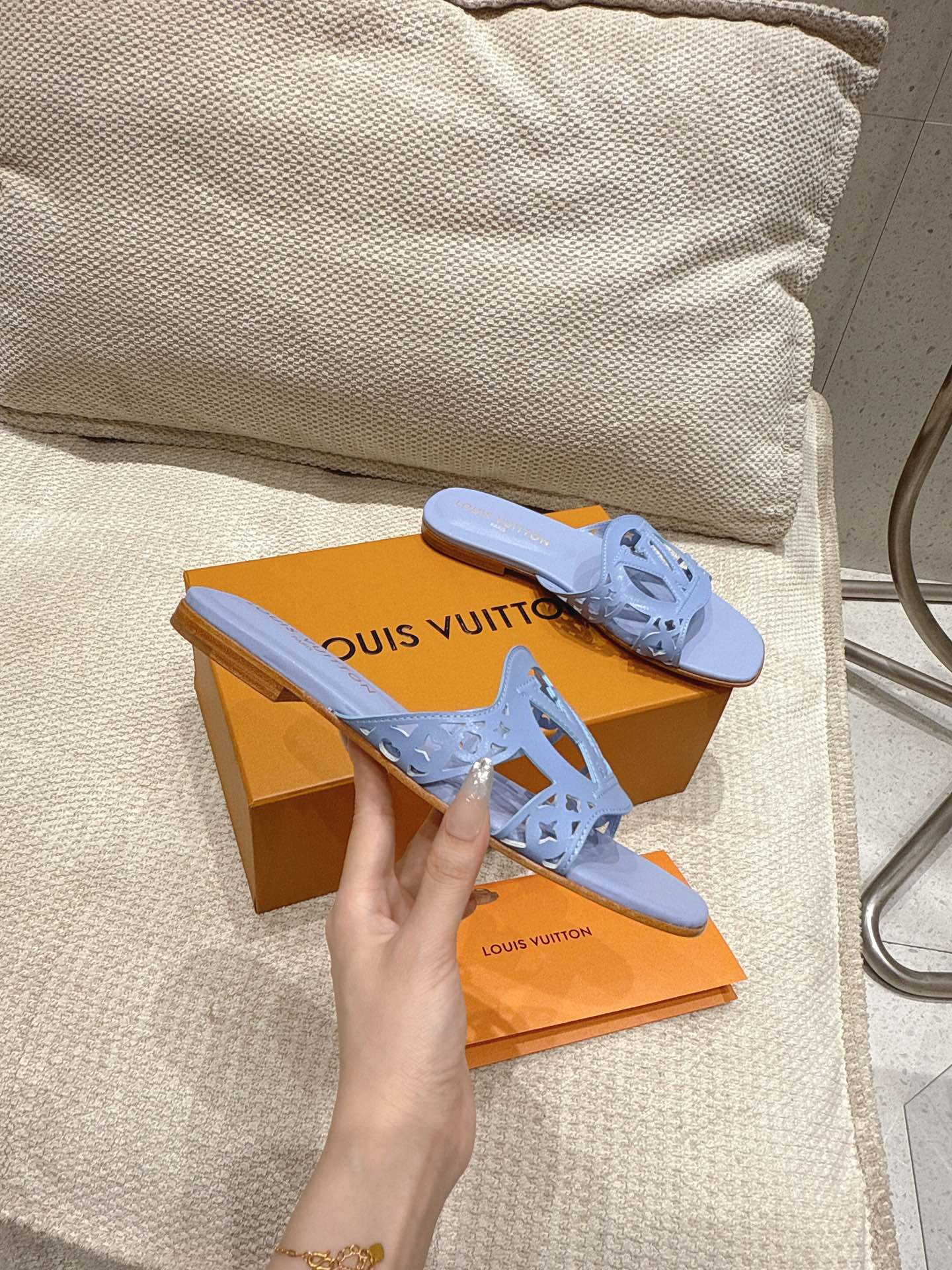 Louis Vuitton LV Isola Flat Mule Blue 1AGYQ6