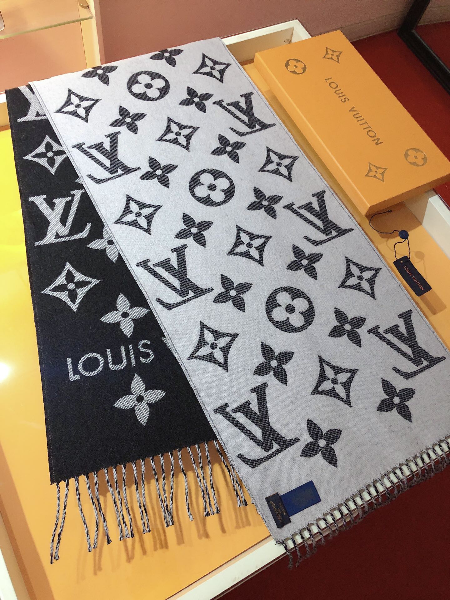 Louis Vuitton Lv Monogram Essential Scarf Encre Black M77853