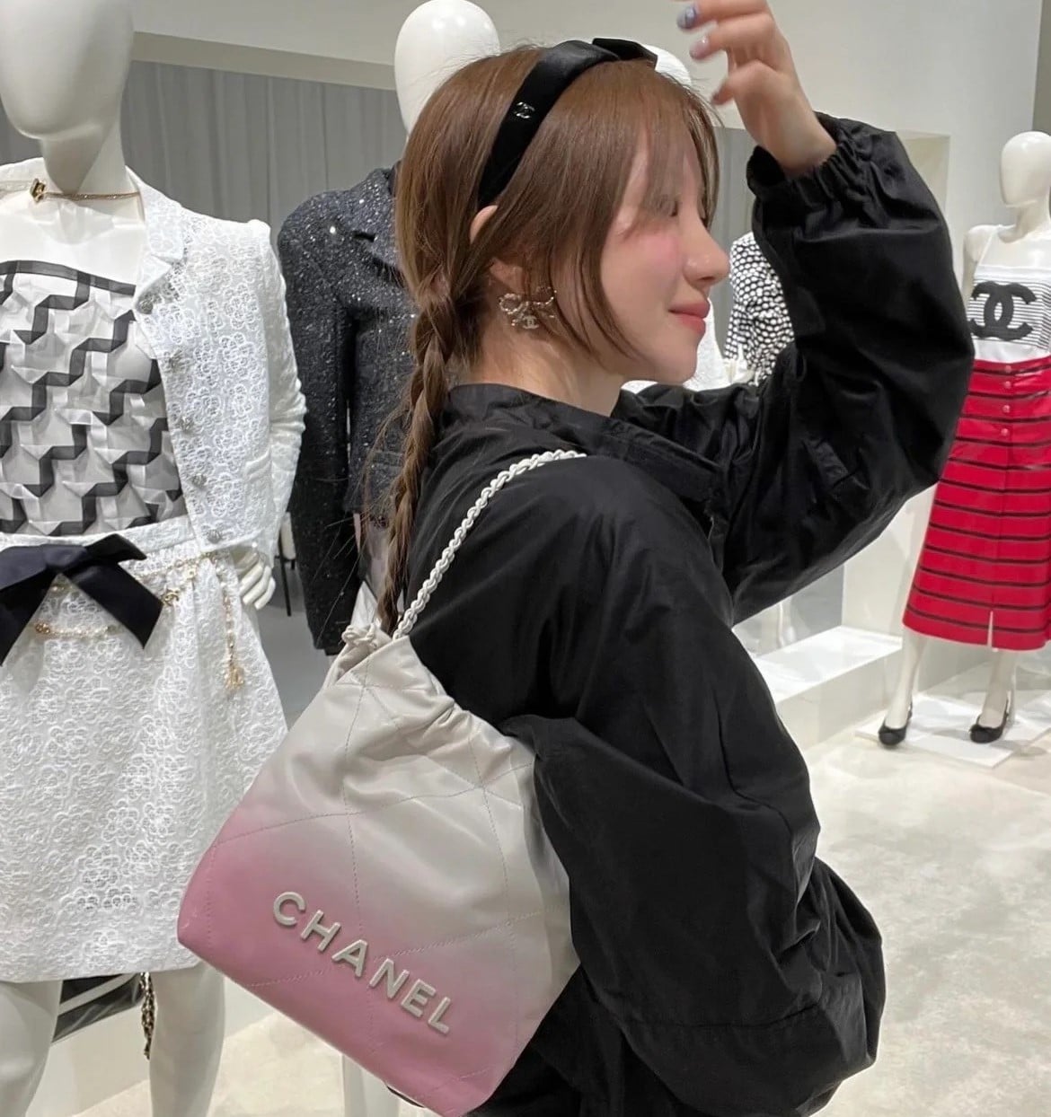Chanel 22 Mini Handbag Patent Gradient Calfskin Pink 20Cm/7.8in