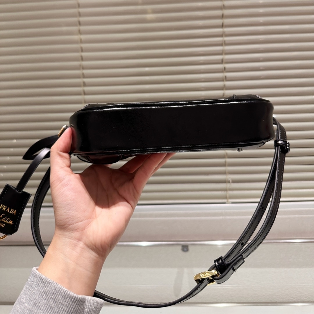 Prada Re Edition 2002 Leather Shoulder Bag Black 23Cm