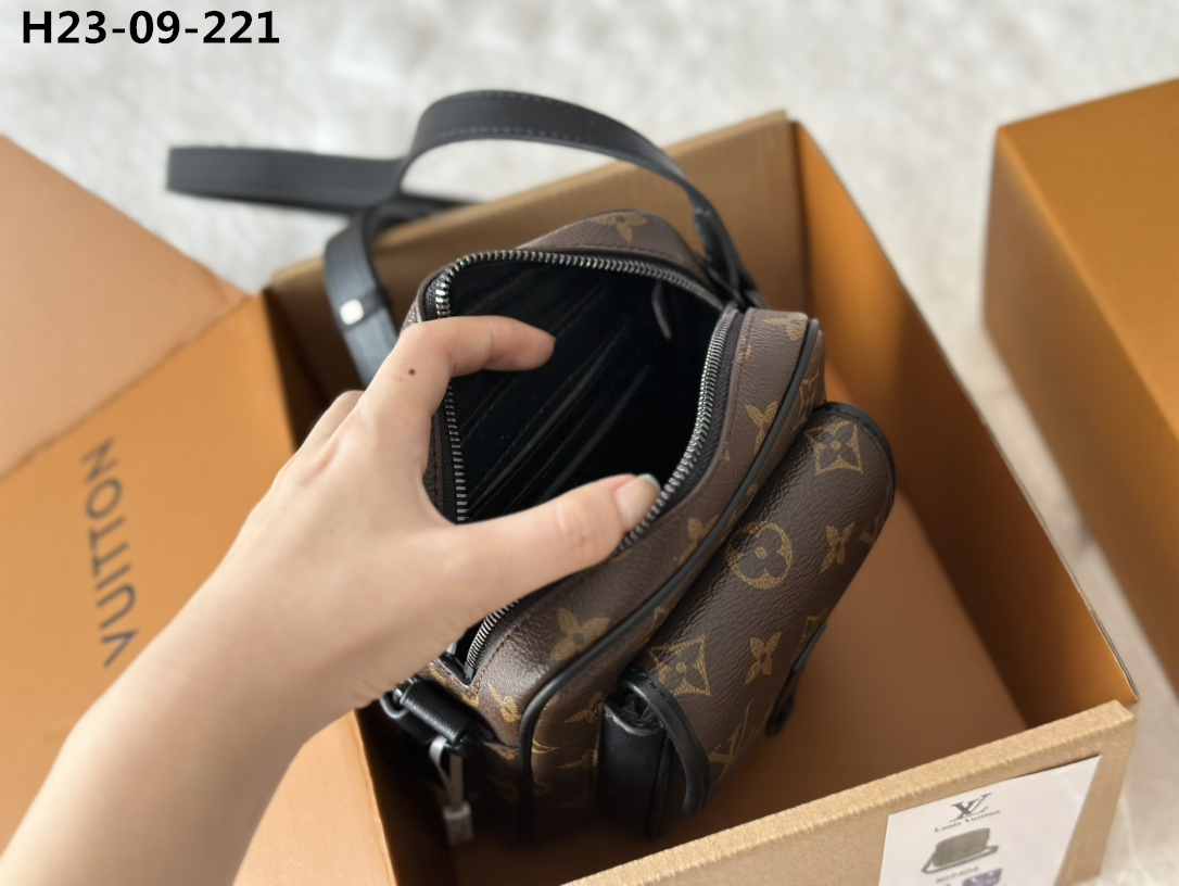 Louis Vuitton Christopher Wearable Wallet Monogram Brown 18Cm M69404