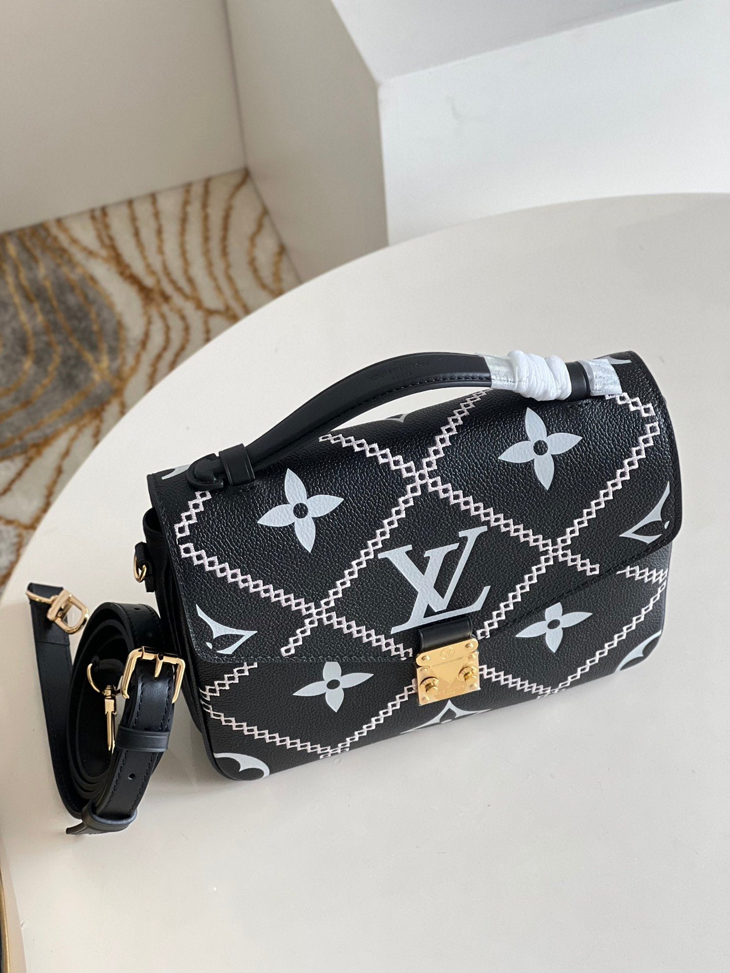 Louis Vuitton Pochette M Tis 25Cm Black Bag
