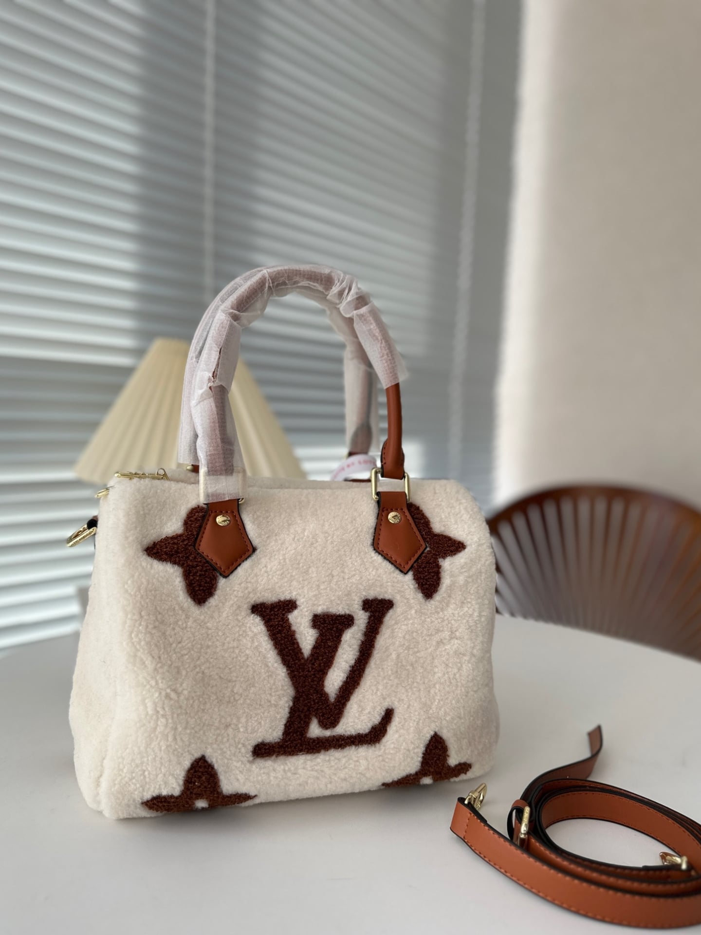 Louis Vuitton Speedy Bandouliere Monogram Teddy Fleece 25 White 25Cm