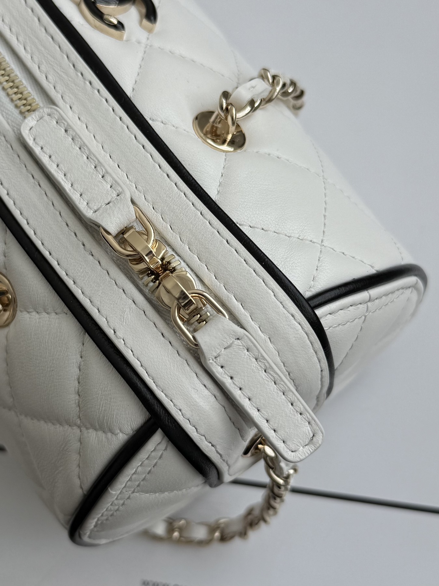 Chanel Spring Summer 2025 Pre-collection Clutch With Chain Lambskin White 18.5cm/ 7.3inches
