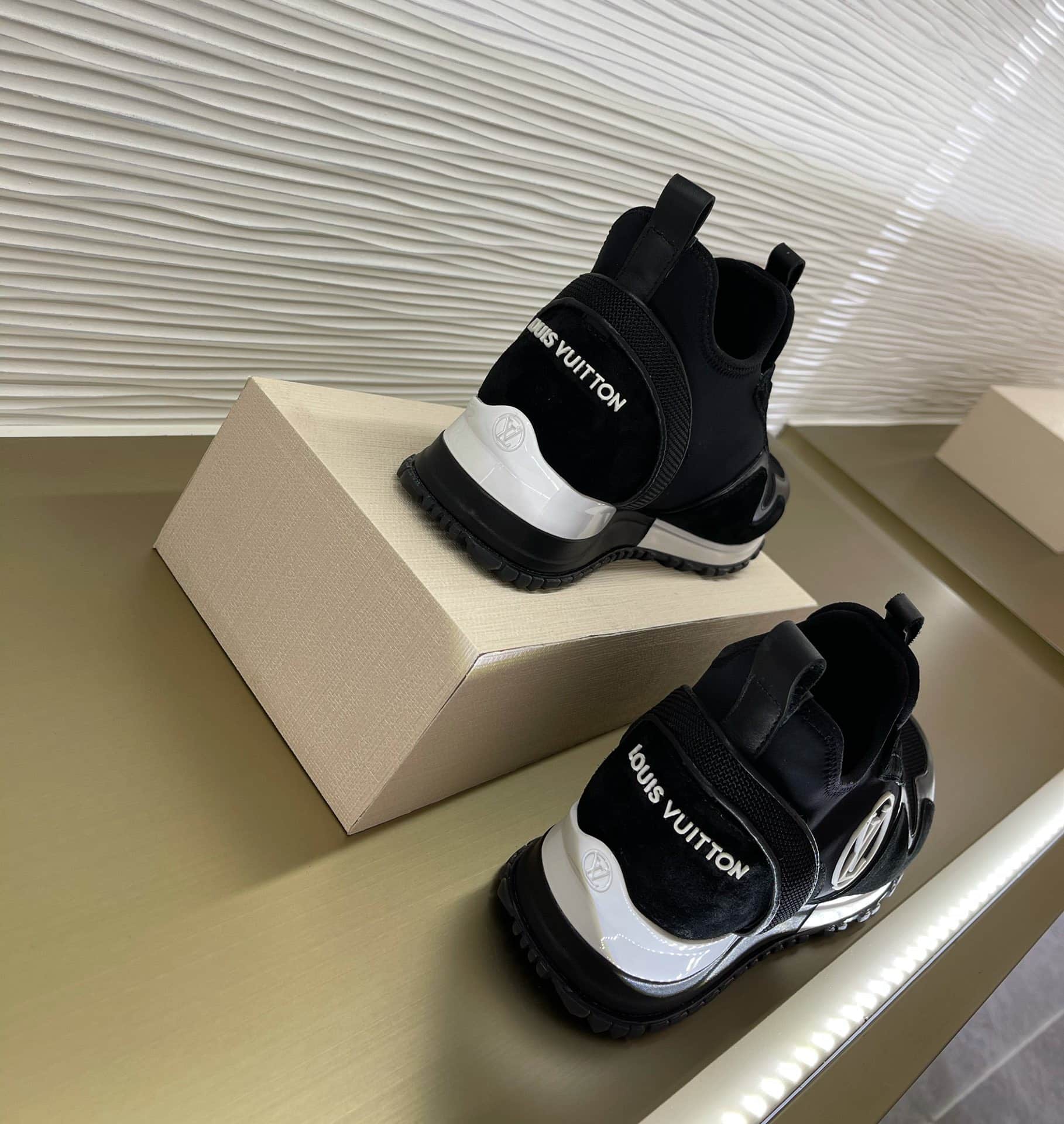 Louis Vuitton Run Away Sneaker Black 1A9Er7
