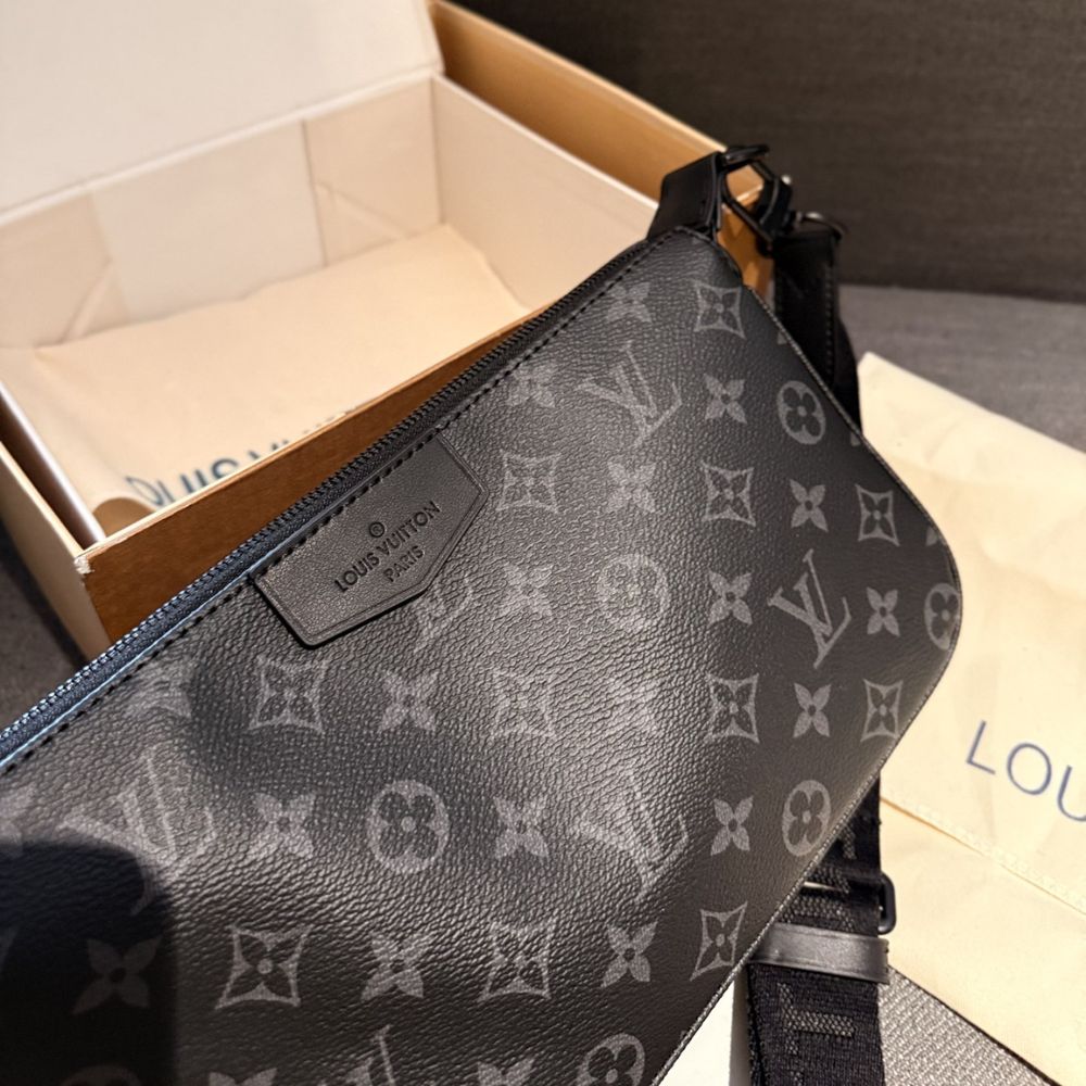 Louis Vuitton Pochette Accessoire Bag Black 24Cm