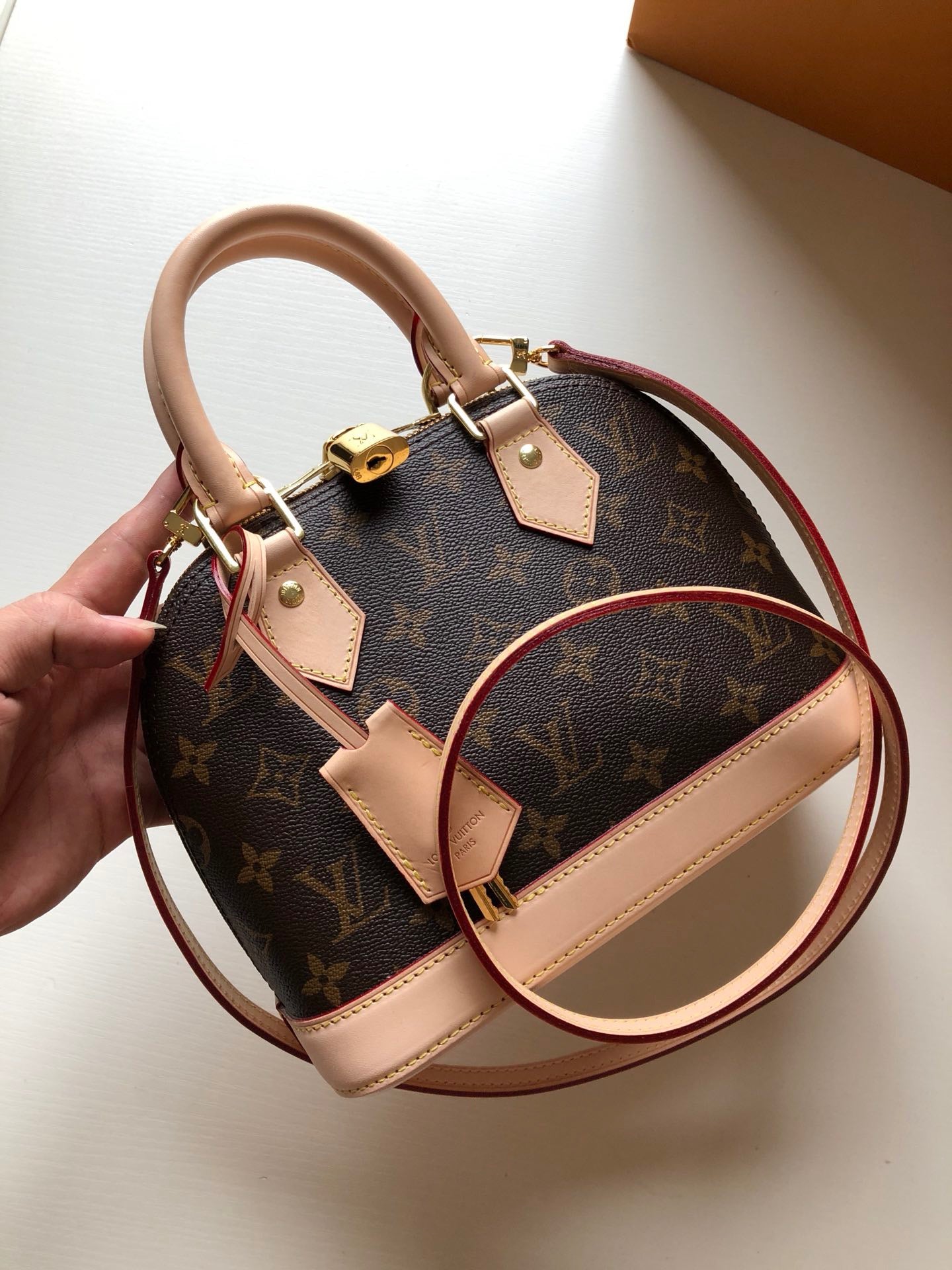 Louis Vuitton Alma Monogram 23cm