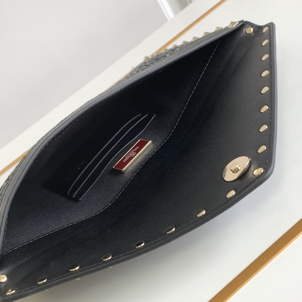Valentino Garavani Rockstud Raffia Clutch Bag In Black 28Cm