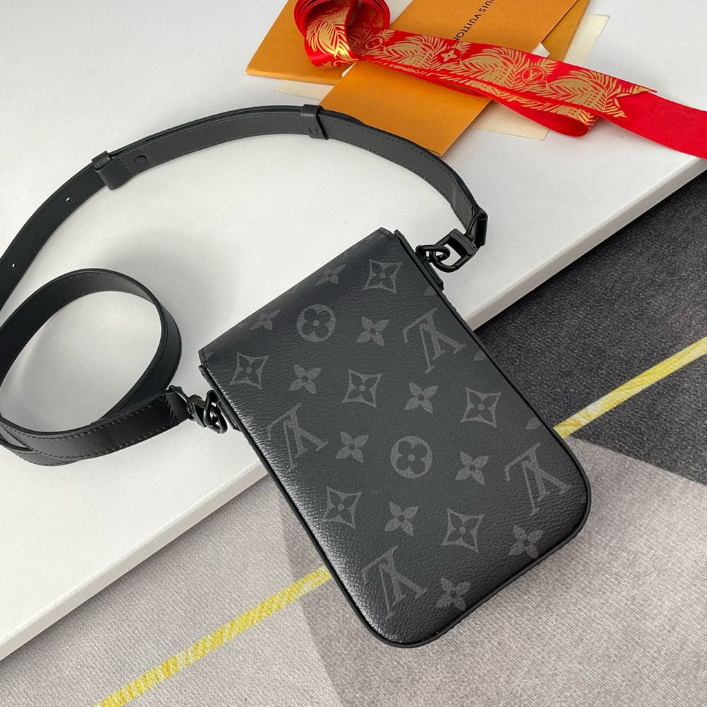 Louis Vuitton S-Lock Vertical Wearable Wallet Black 18Cm