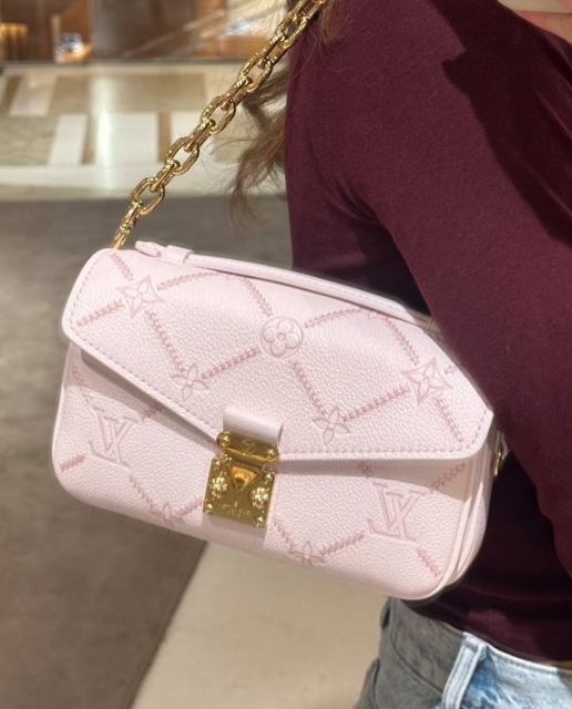 Louis Vuitton Pochette Métis East West 21.5cm M29488